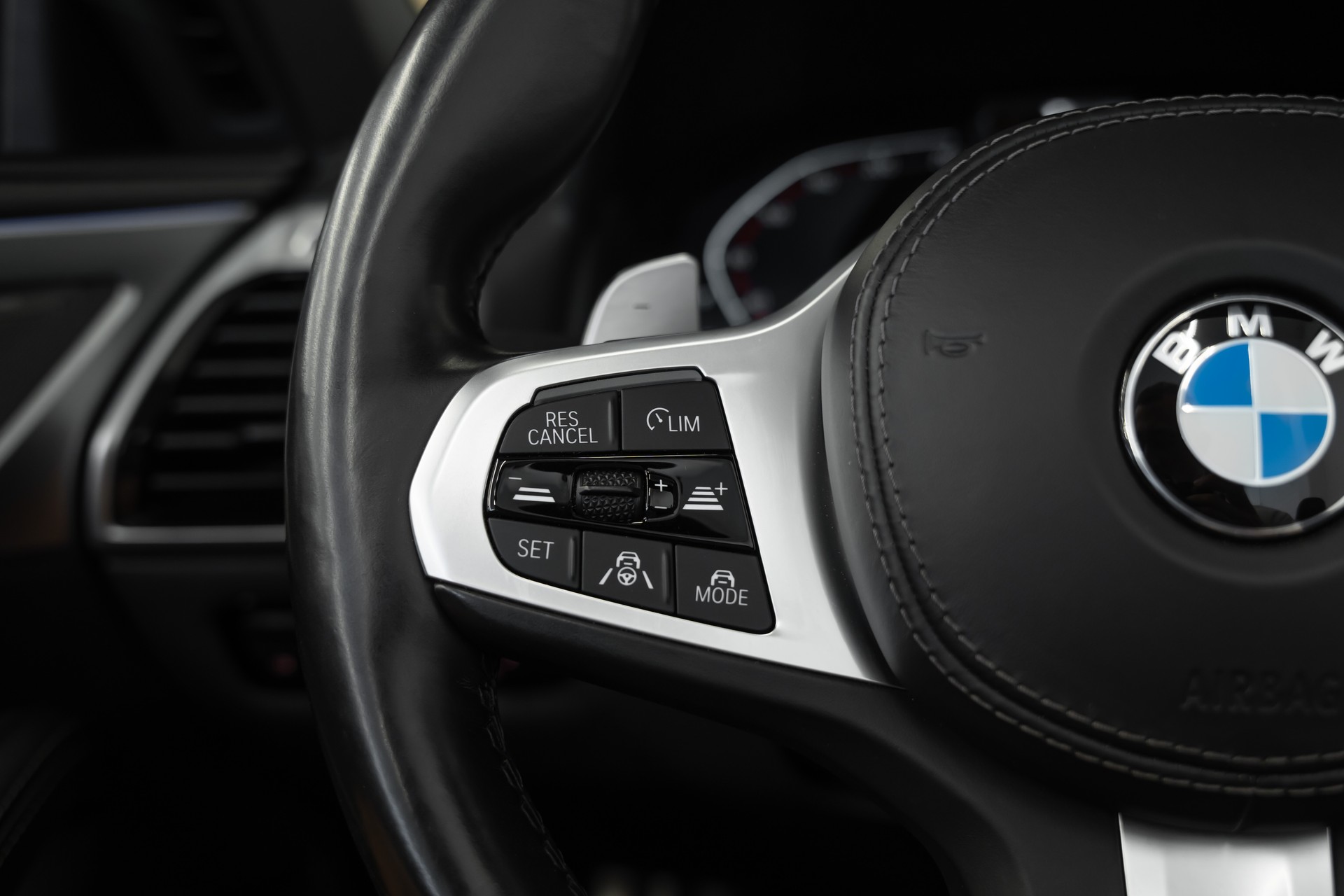 BMW 840d xDrive M Sport Steptronic-image-19