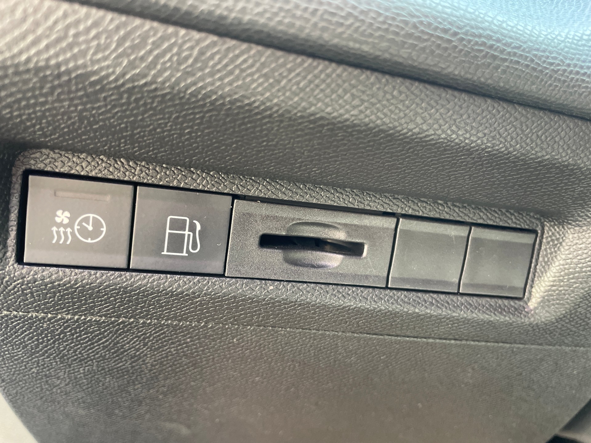 PEUGEOT 308 1.6 PHEV 225 GT-image-19