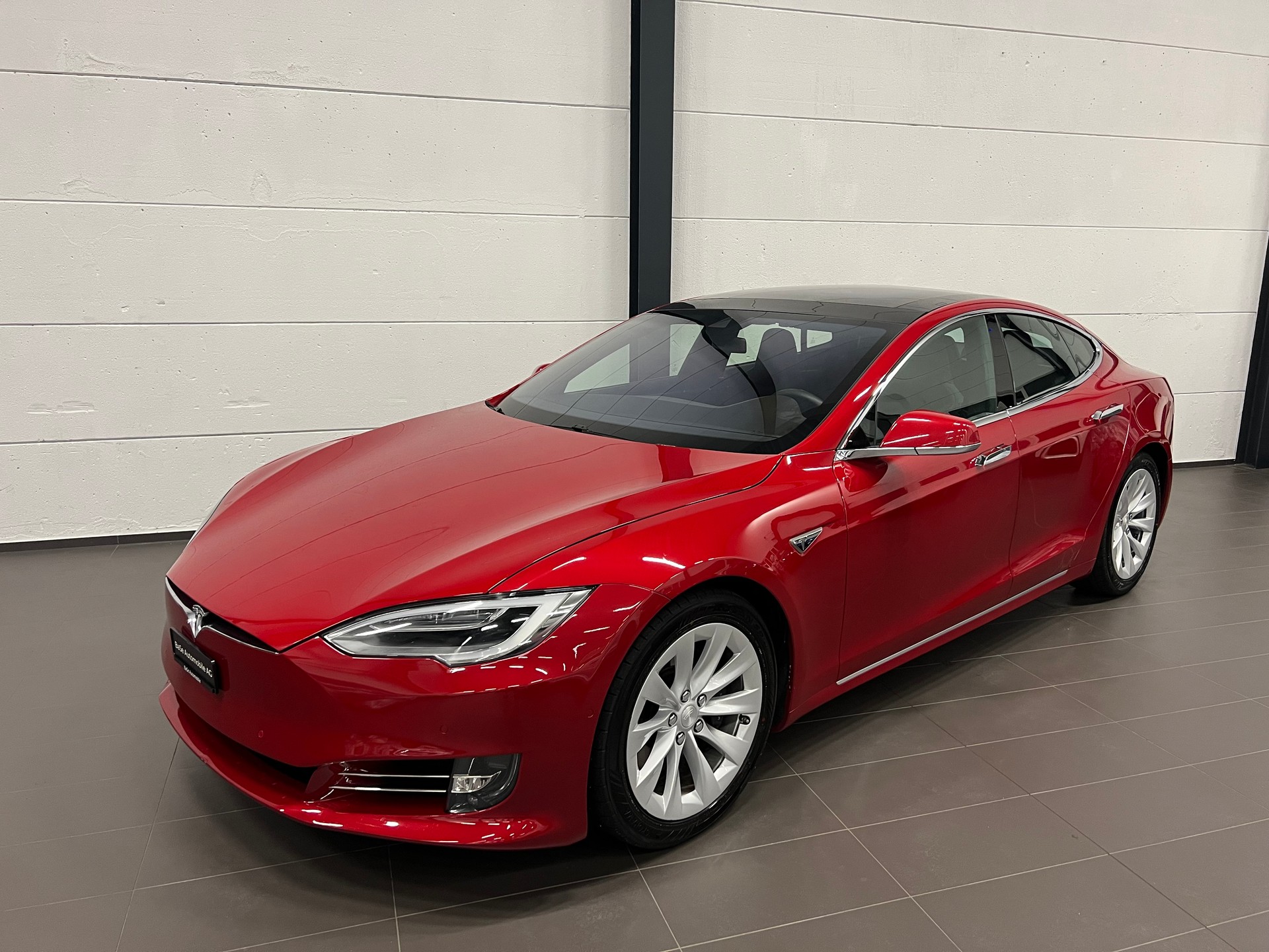 TESLA Model S 75 D