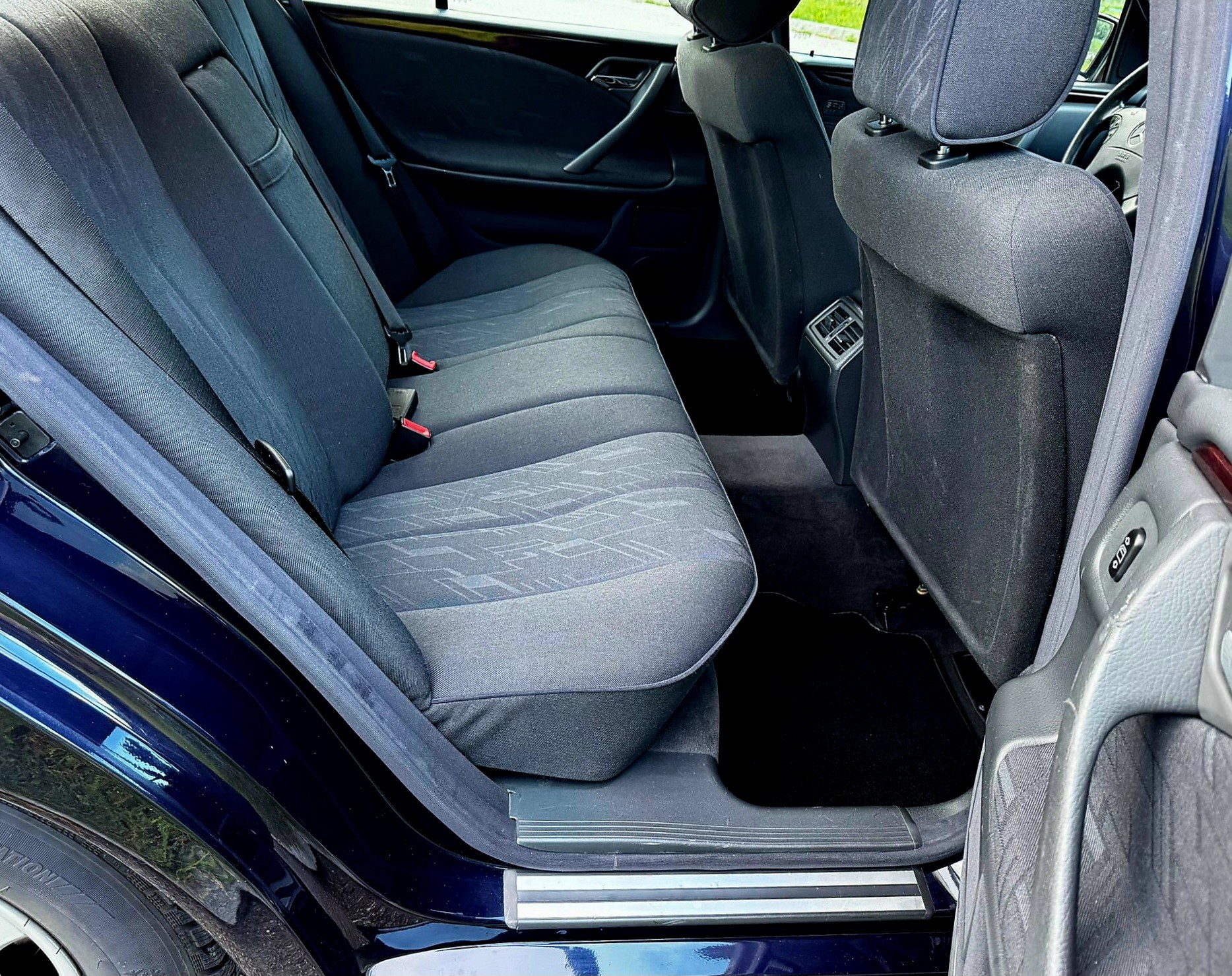 MERCEDES-BENZ E 240 Classic-image-9