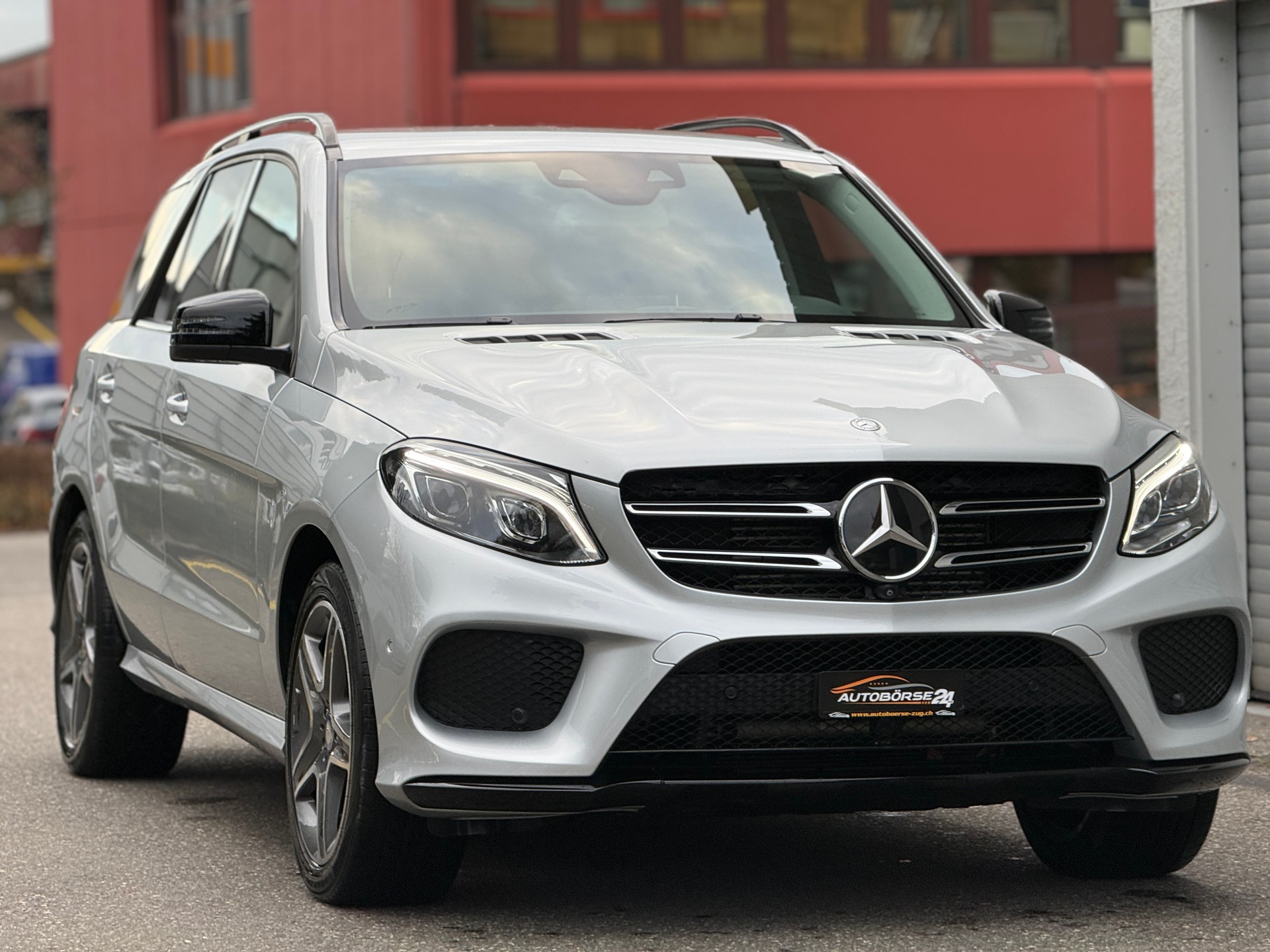 MERCEDES-BENZ GLE 350 d-showroom-element-1