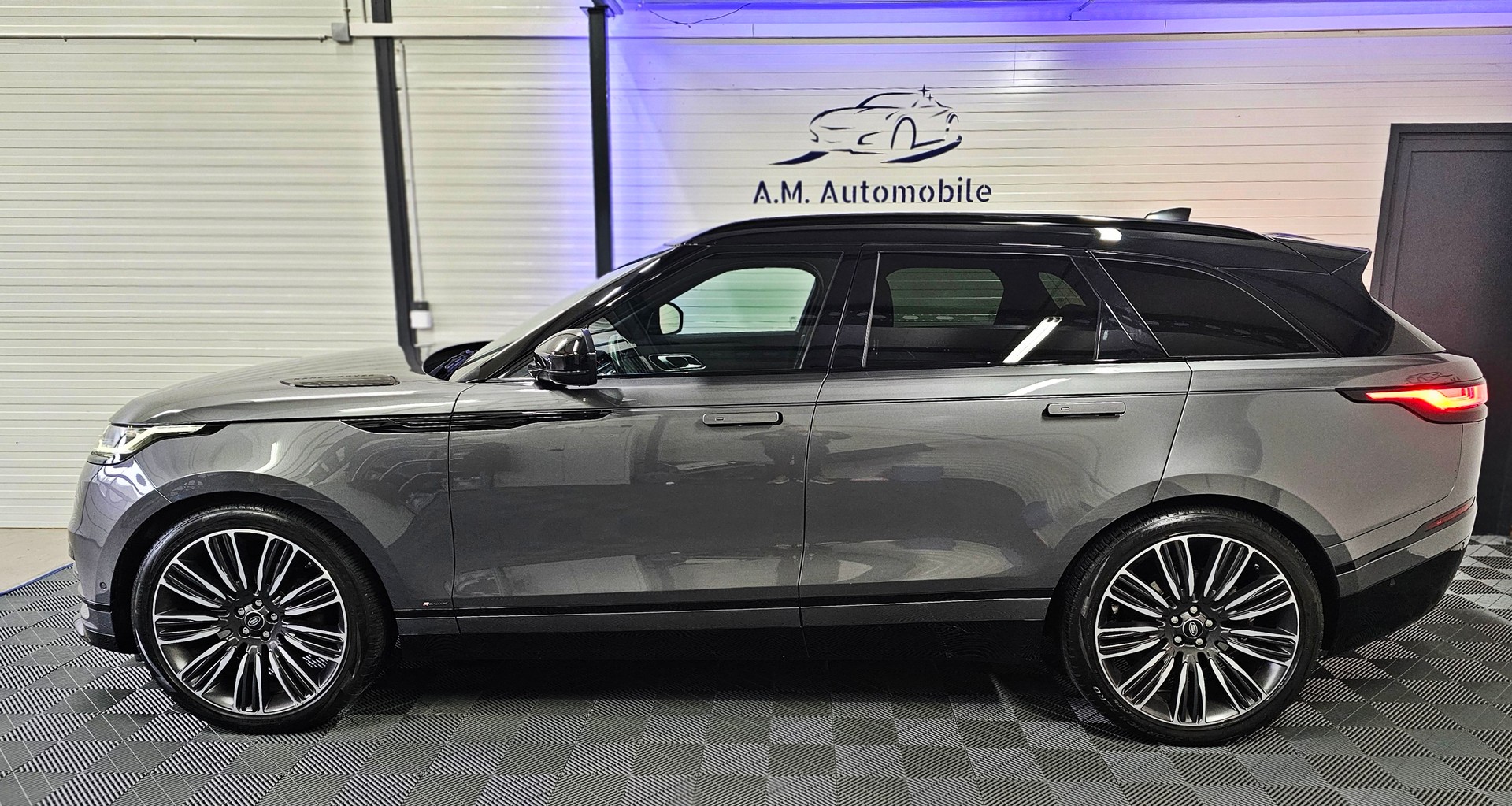 LAND ROVER R-Dynamic D 275 SE Automatic-image-4