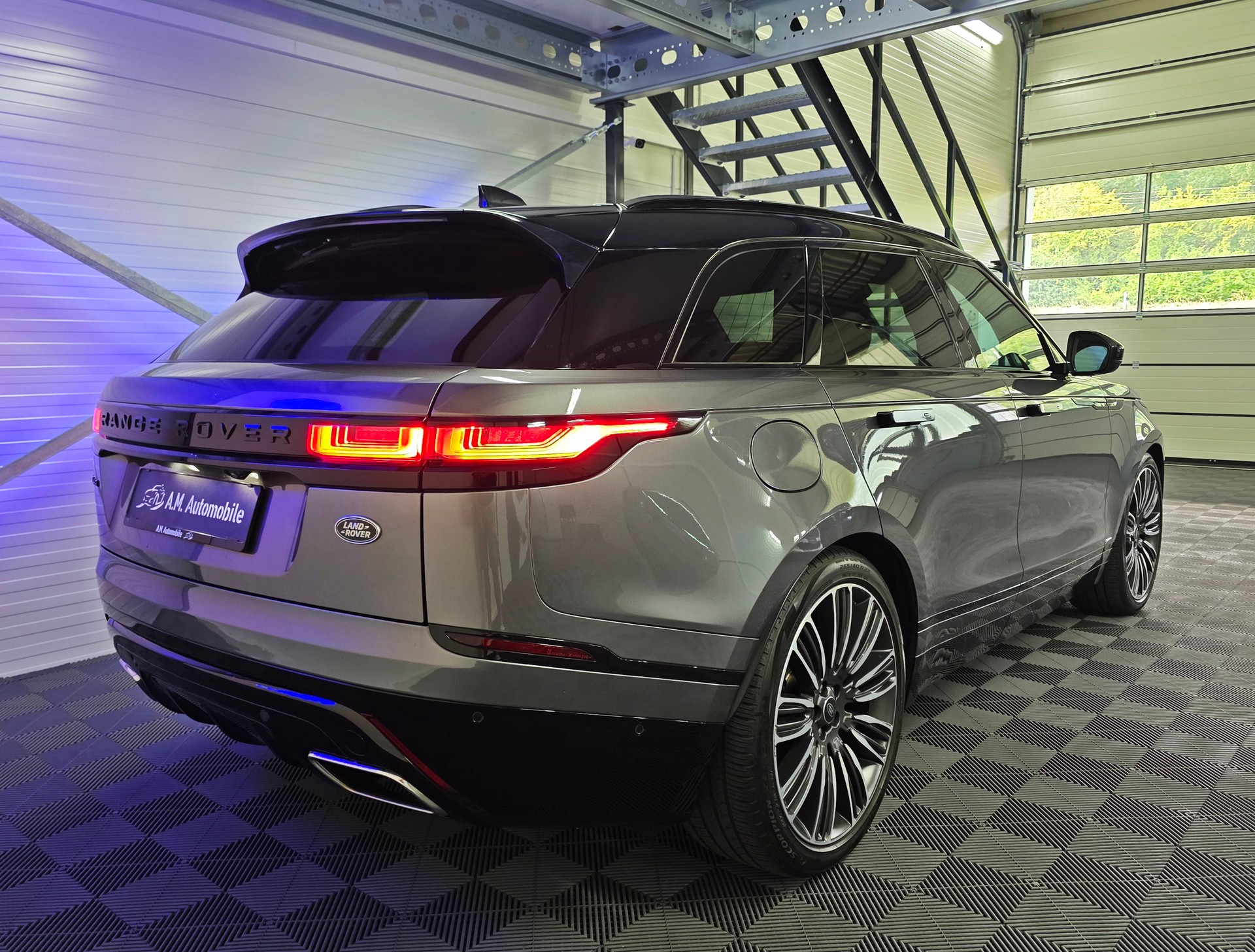 LAND ROVER R-Dynamic D 275 SE Automatic-image-5