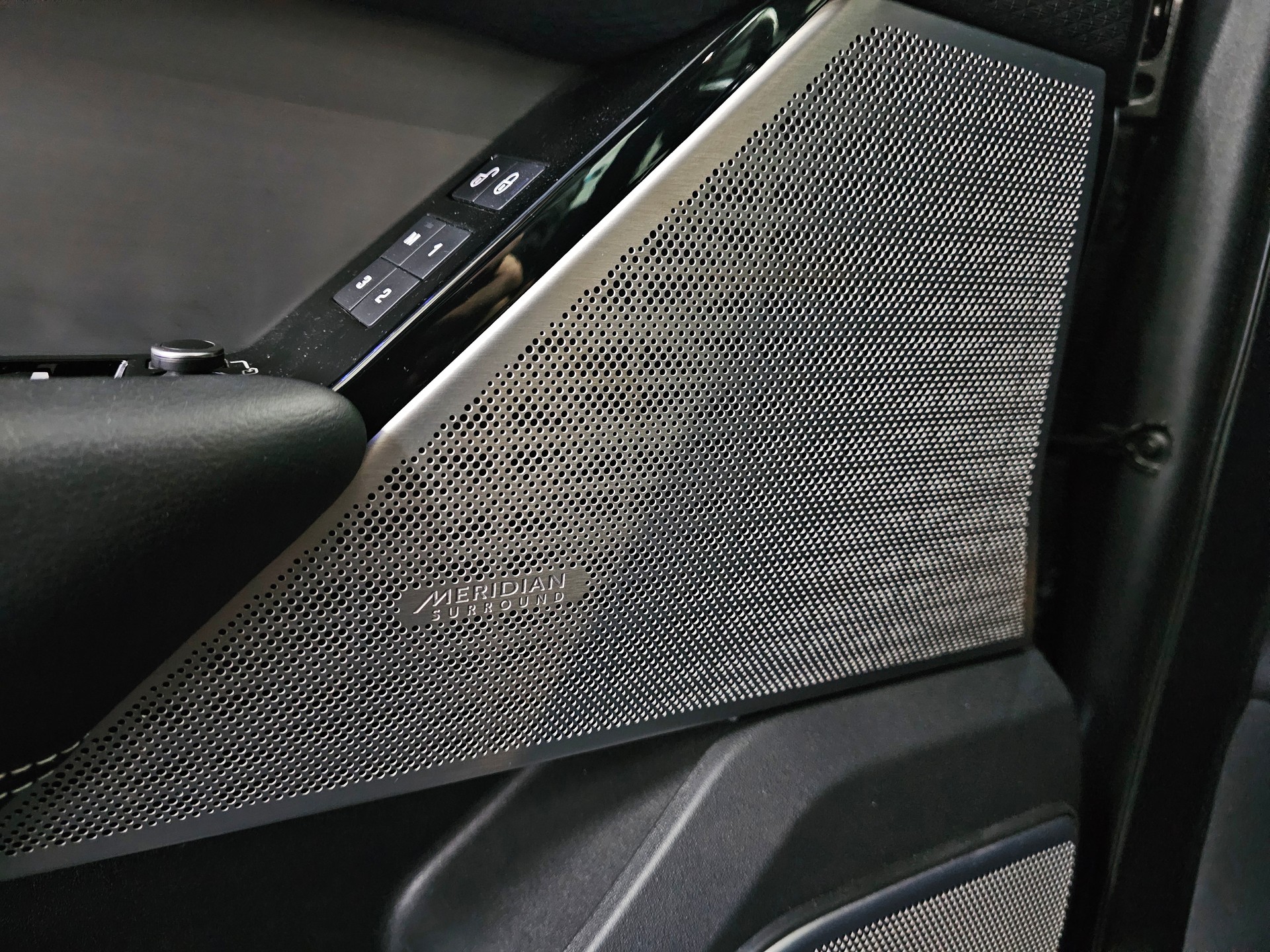 LAND ROVER R-Dynamic D 275 SE Automatic-image-28