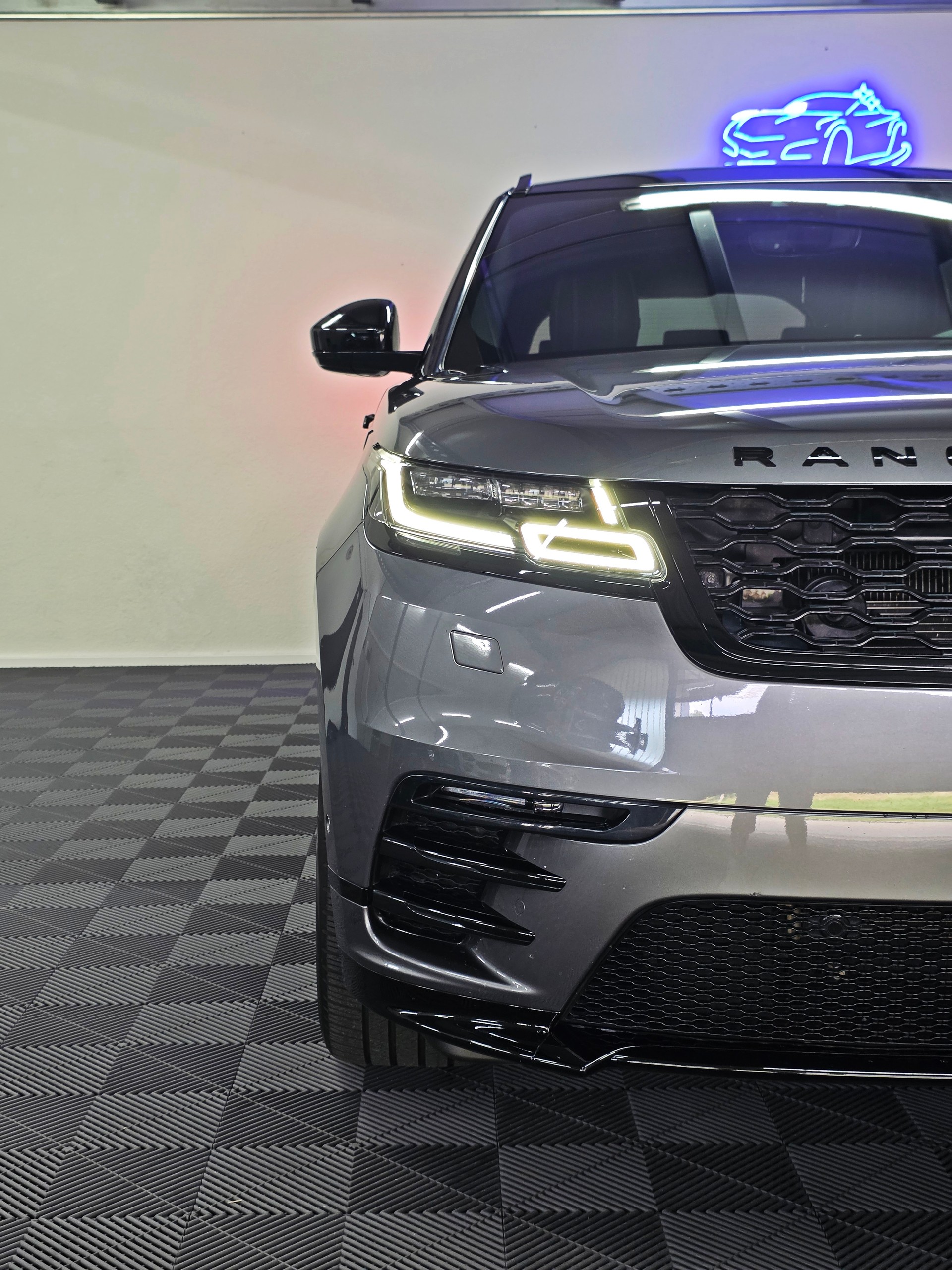 LAND ROVER R-Dynamic D 275 SE Automatic-showroom-element-3