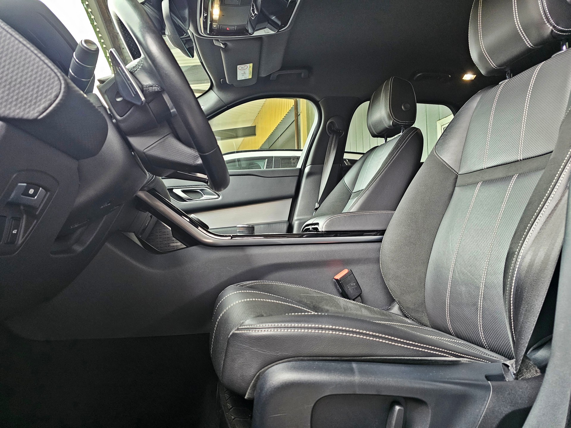 LAND ROVER R-Dynamic D 275 SE Automatic-image-12