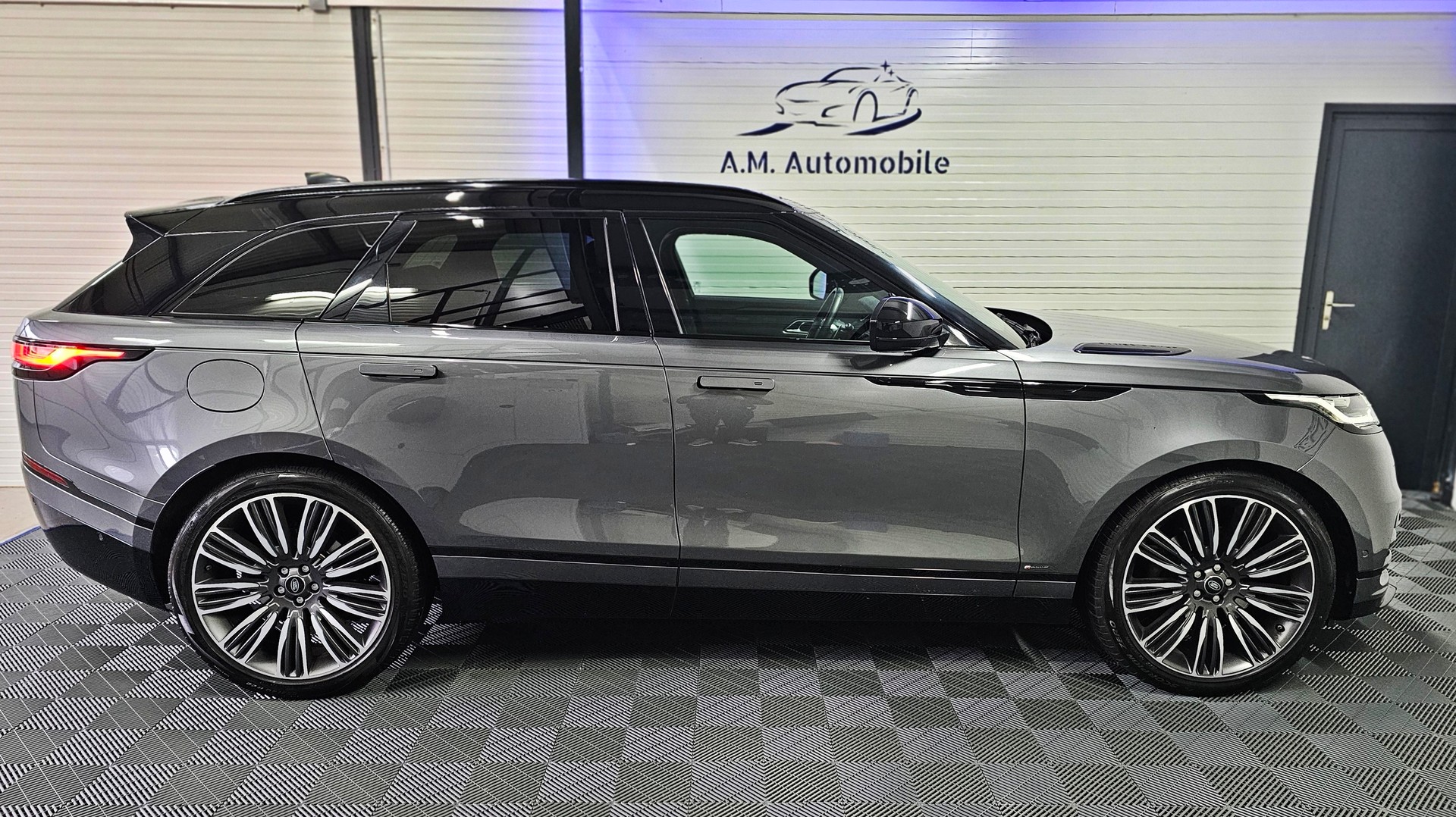 LAND ROVER R-Dynamic D 275 SE Automatic-image-9