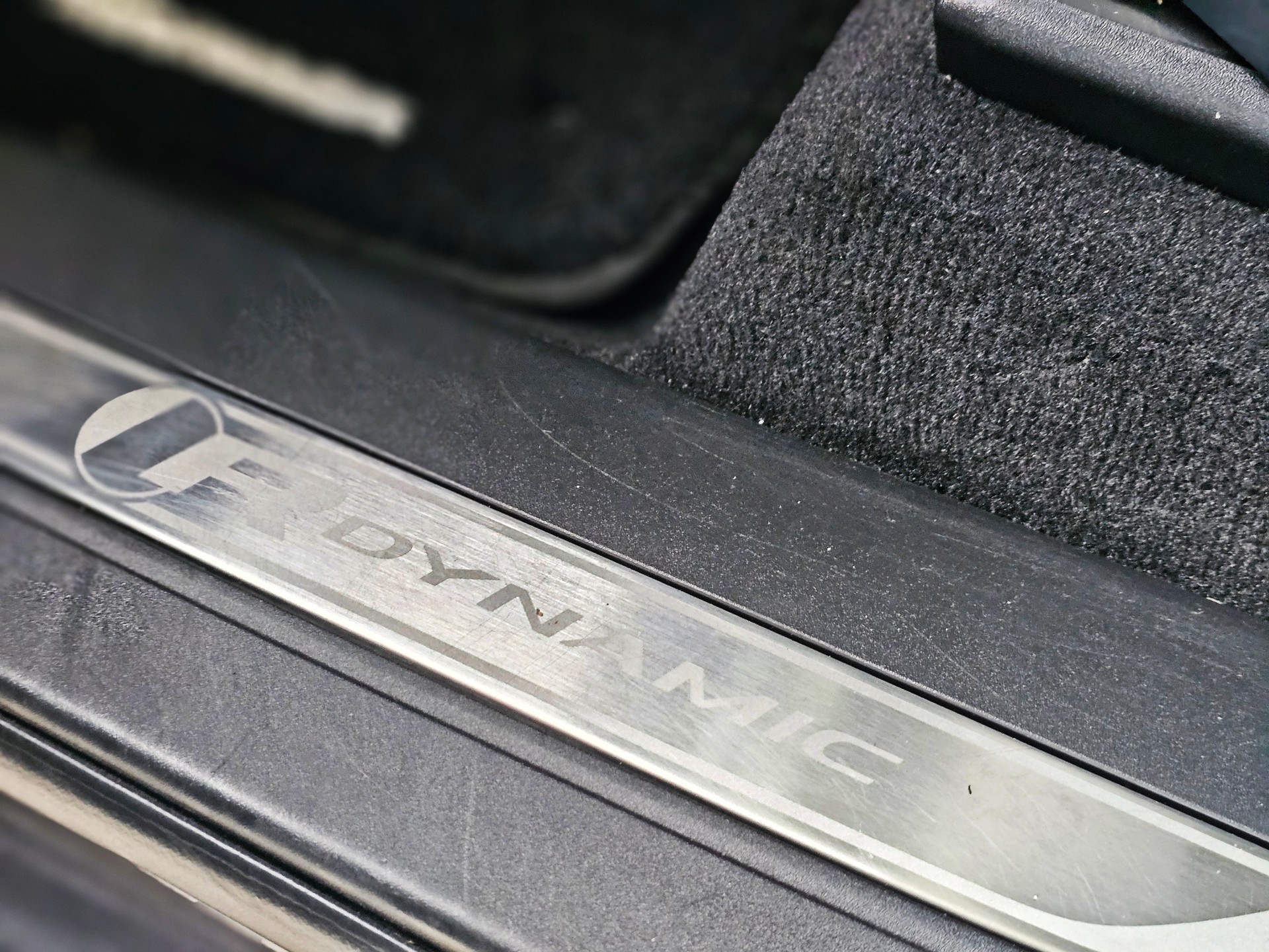 LAND ROVER R-Dynamic D 275 SE Automatic-image-22