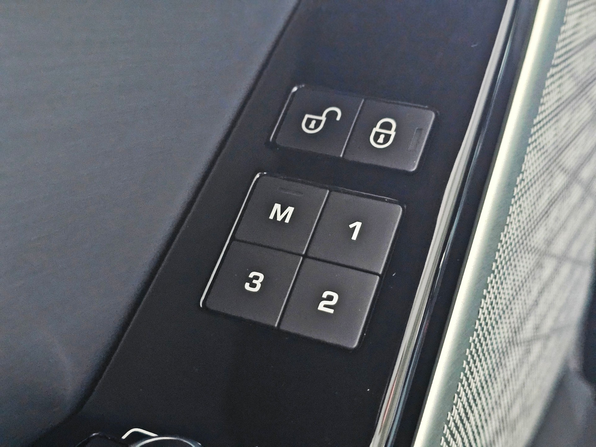 LAND ROVER R-Dynamic D 275 SE Automatic-image-20