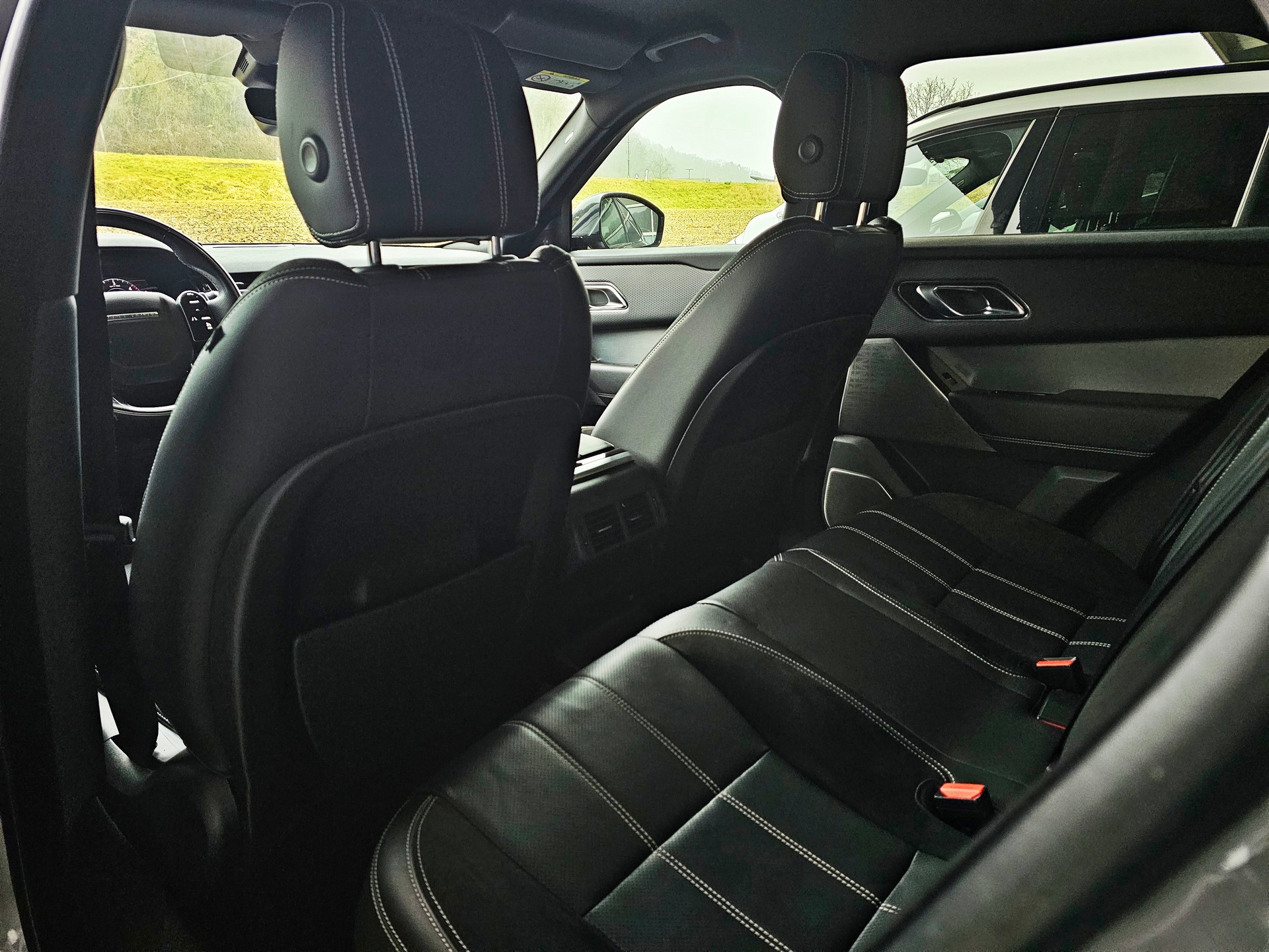 LAND ROVER R-Dynamic D 275 SE Automatic-image-15