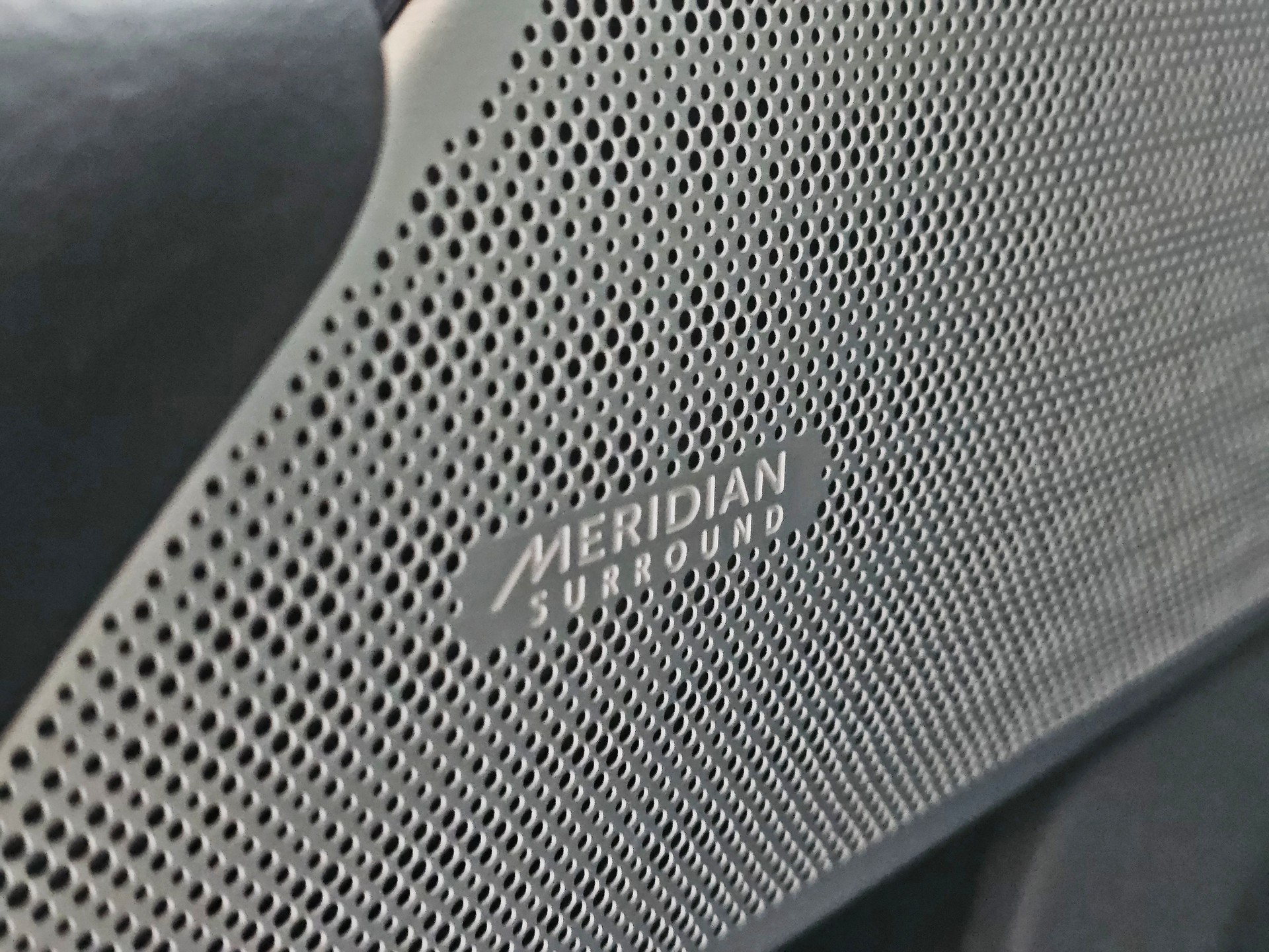 LAND ROVER R-Dynamic D 275 SE Automatic-image-21