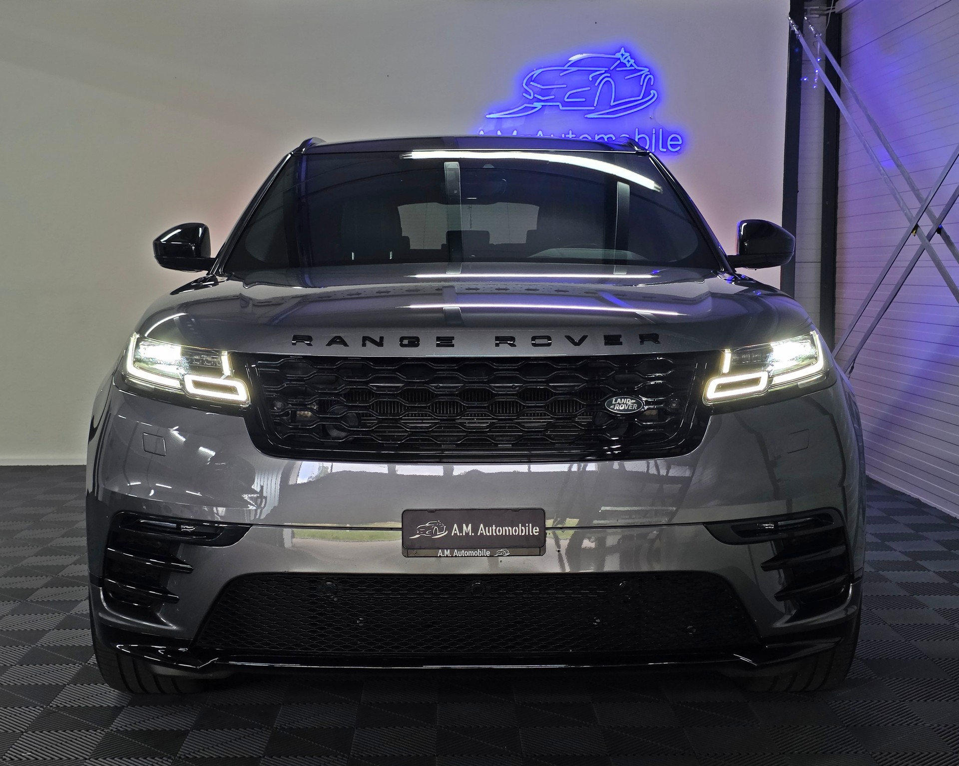 LAND ROVER R-Dynamic D 275 SE Automatic-showroom-element-1