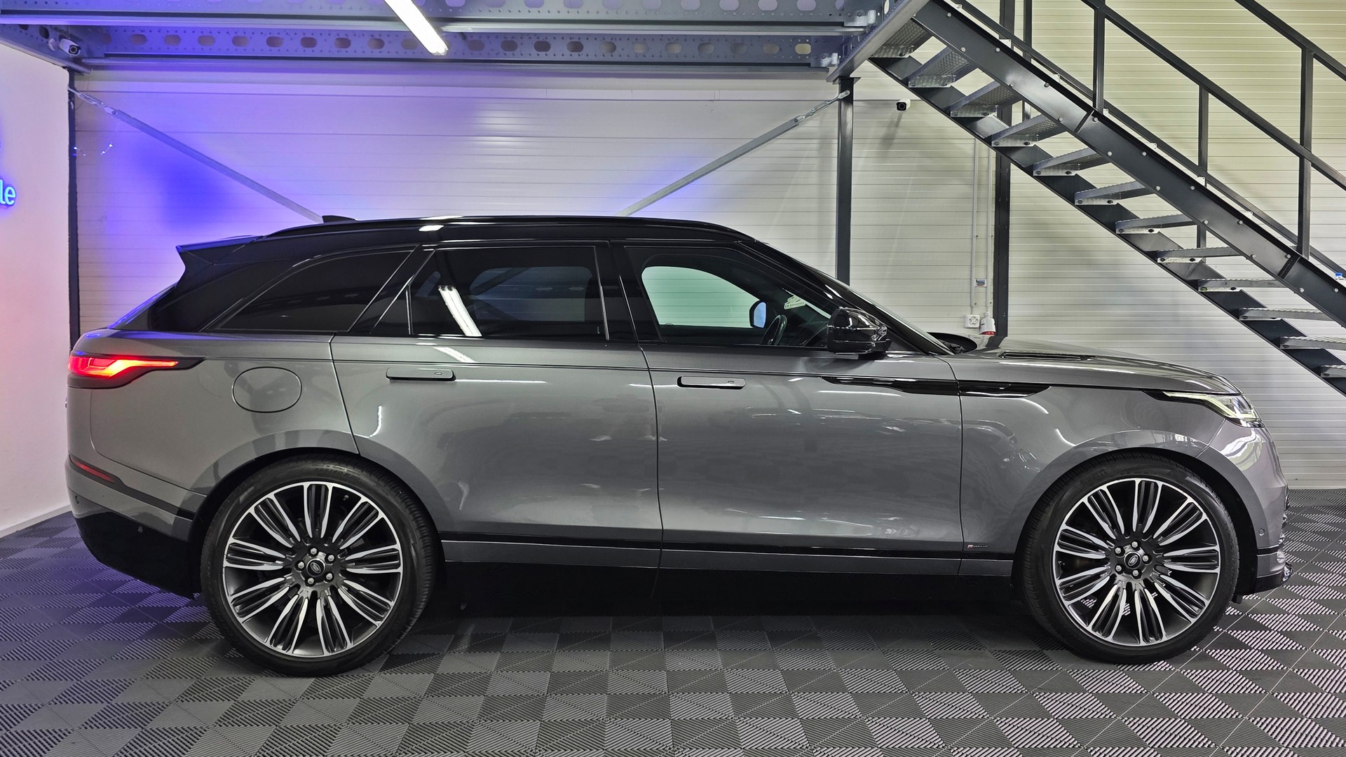 LAND ROVER R-Dynamic D 275 SE Automatic-image-4