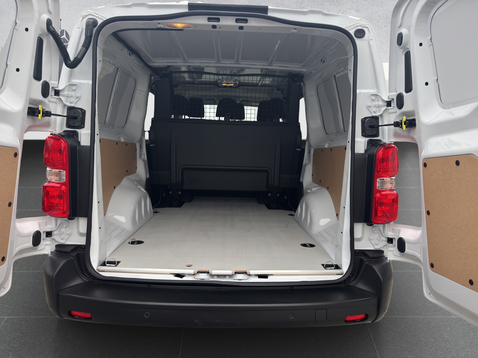 PEUGEOT Expert 2.0 BlueHDi 145 S&S Vertiefte Kabine Long-image-15