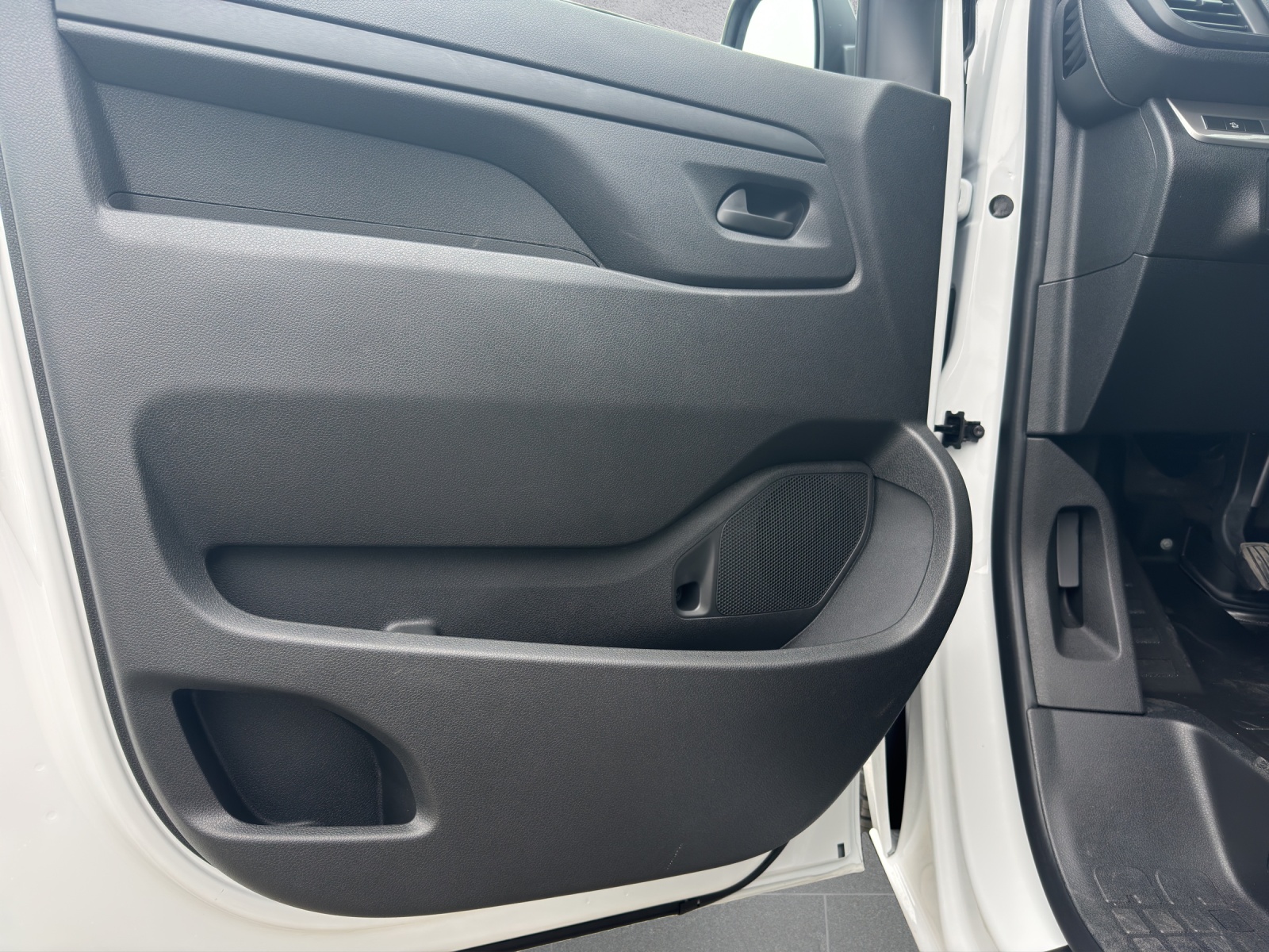 PEUGEOT Expert 2.0 BlueHDi 145 S&S Vertiefte Kabine Long-image-13