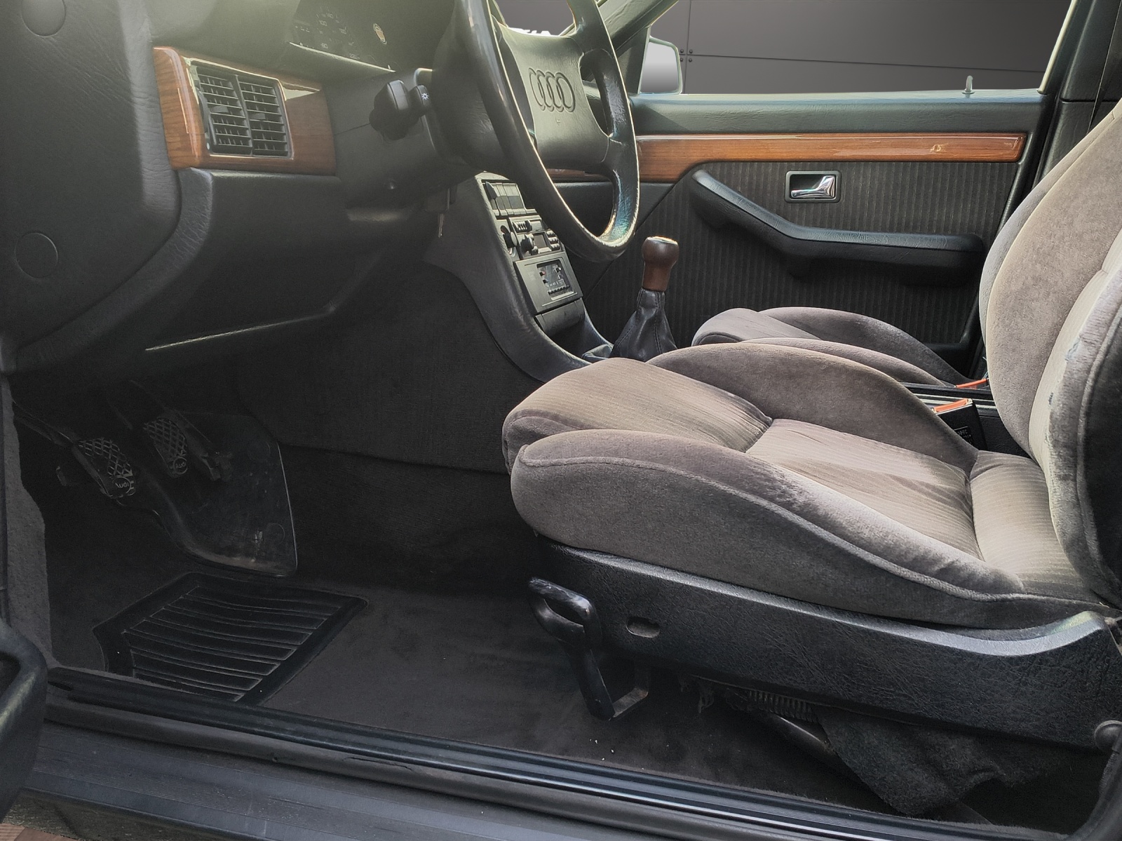 AUDI 100 2.2 Turbo quattro-image-17