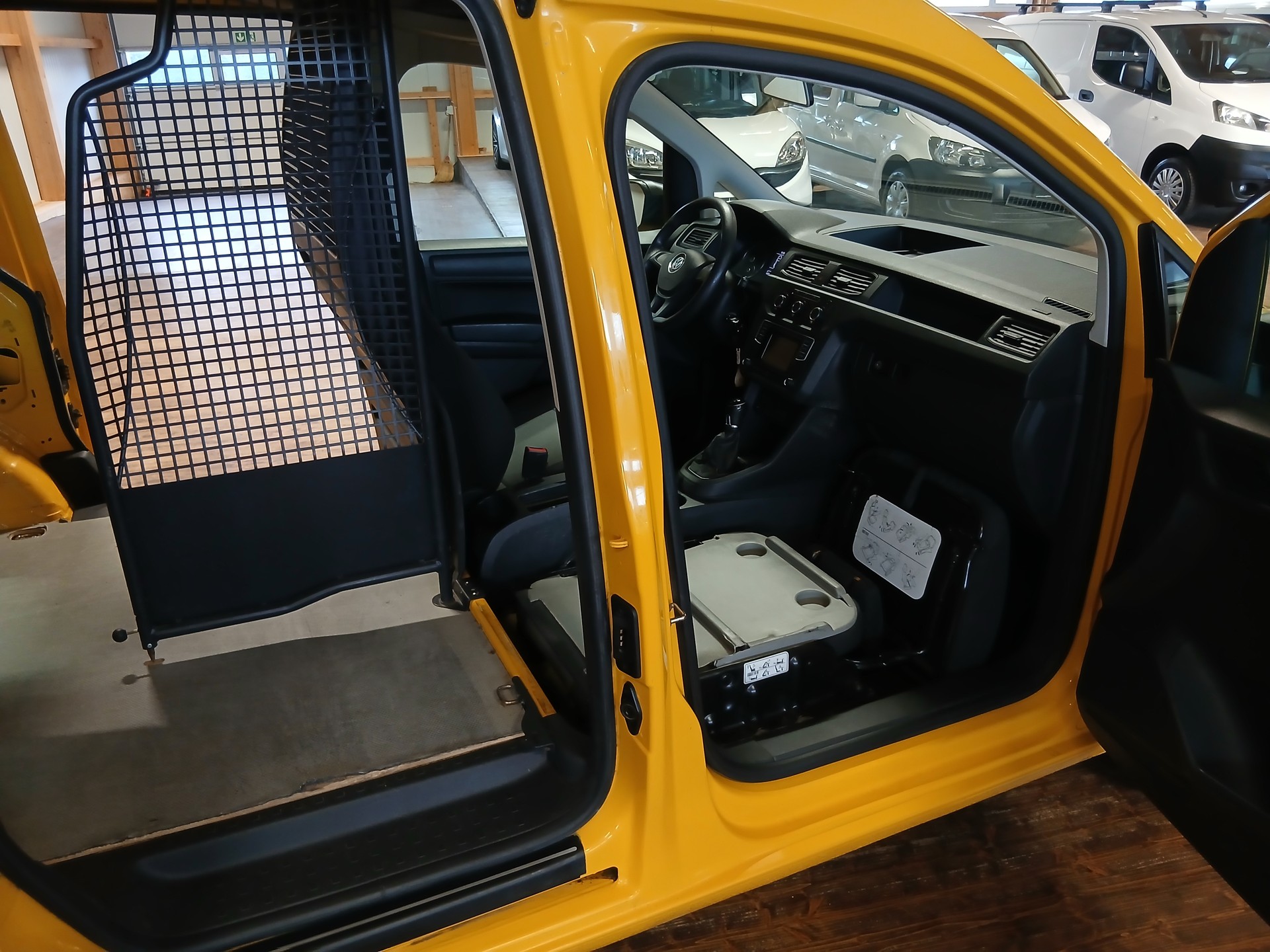 VW Caddy 2.0TDI 4Motion BlueMotion Technology-image-13