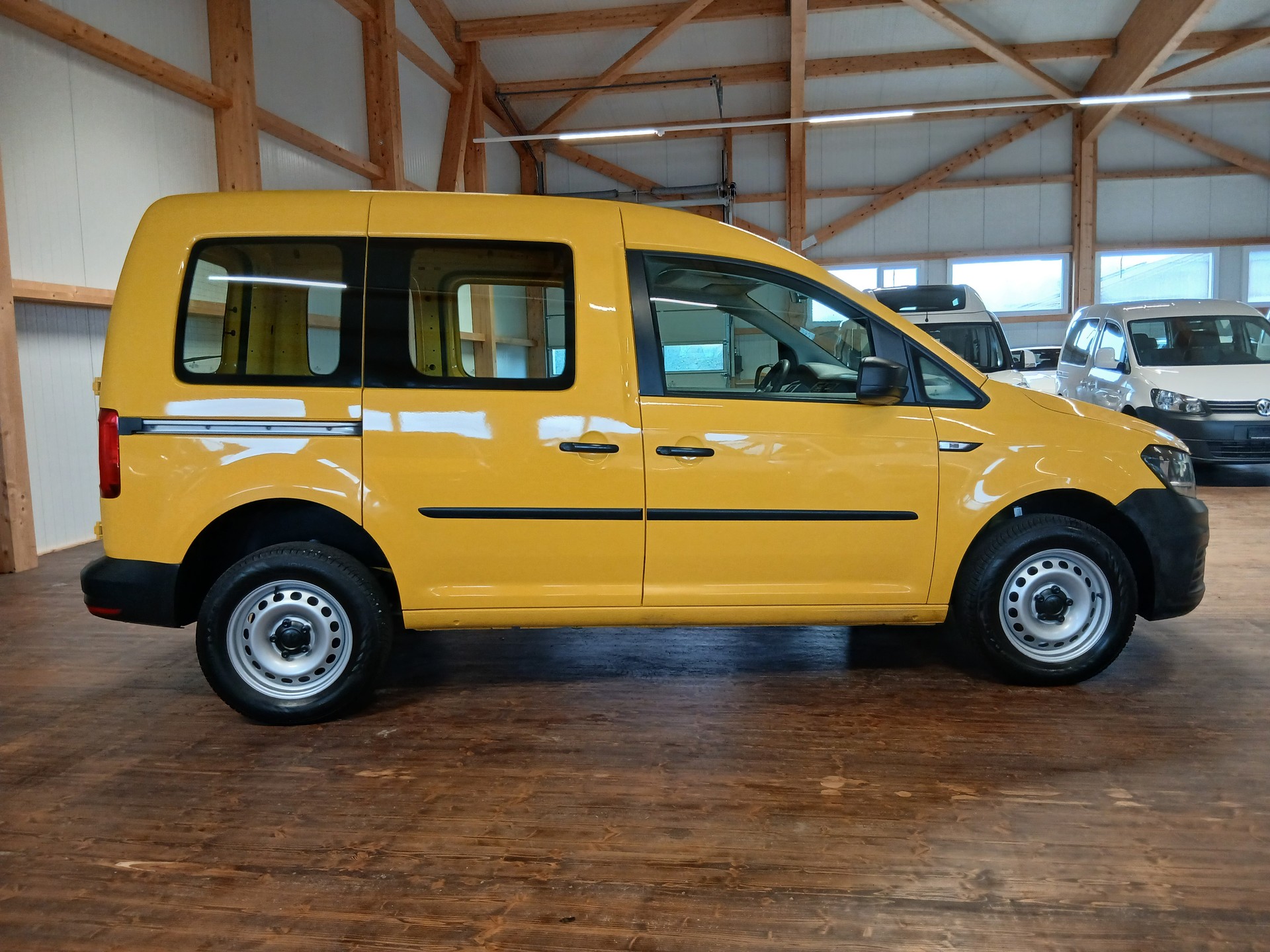 VW Caddy 2.0TDI 4Motion BlueMotion Technology-showroom-element-3