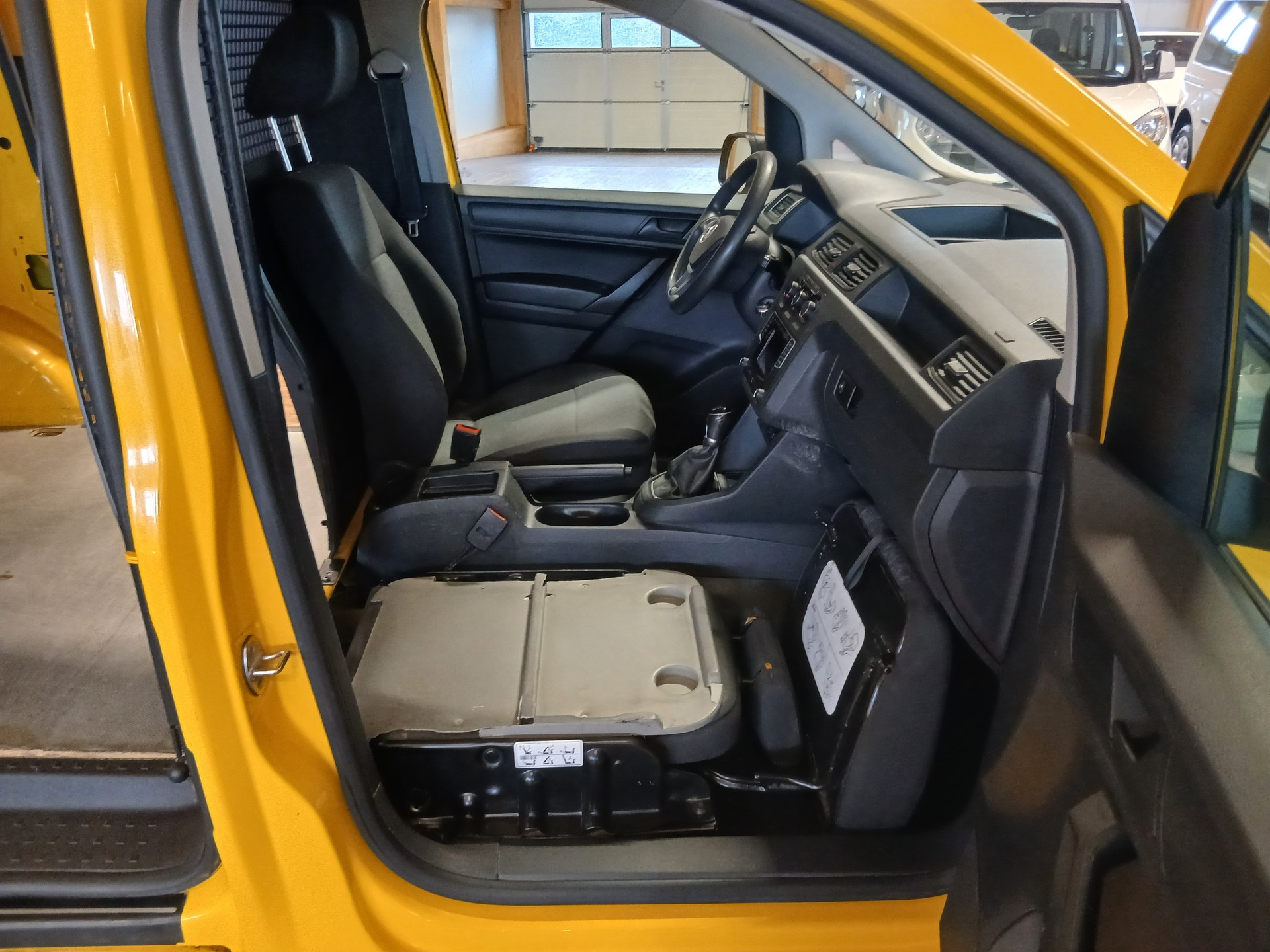VW Caddy 2.0TDI 4Motion BlueMotion Technology-image-12