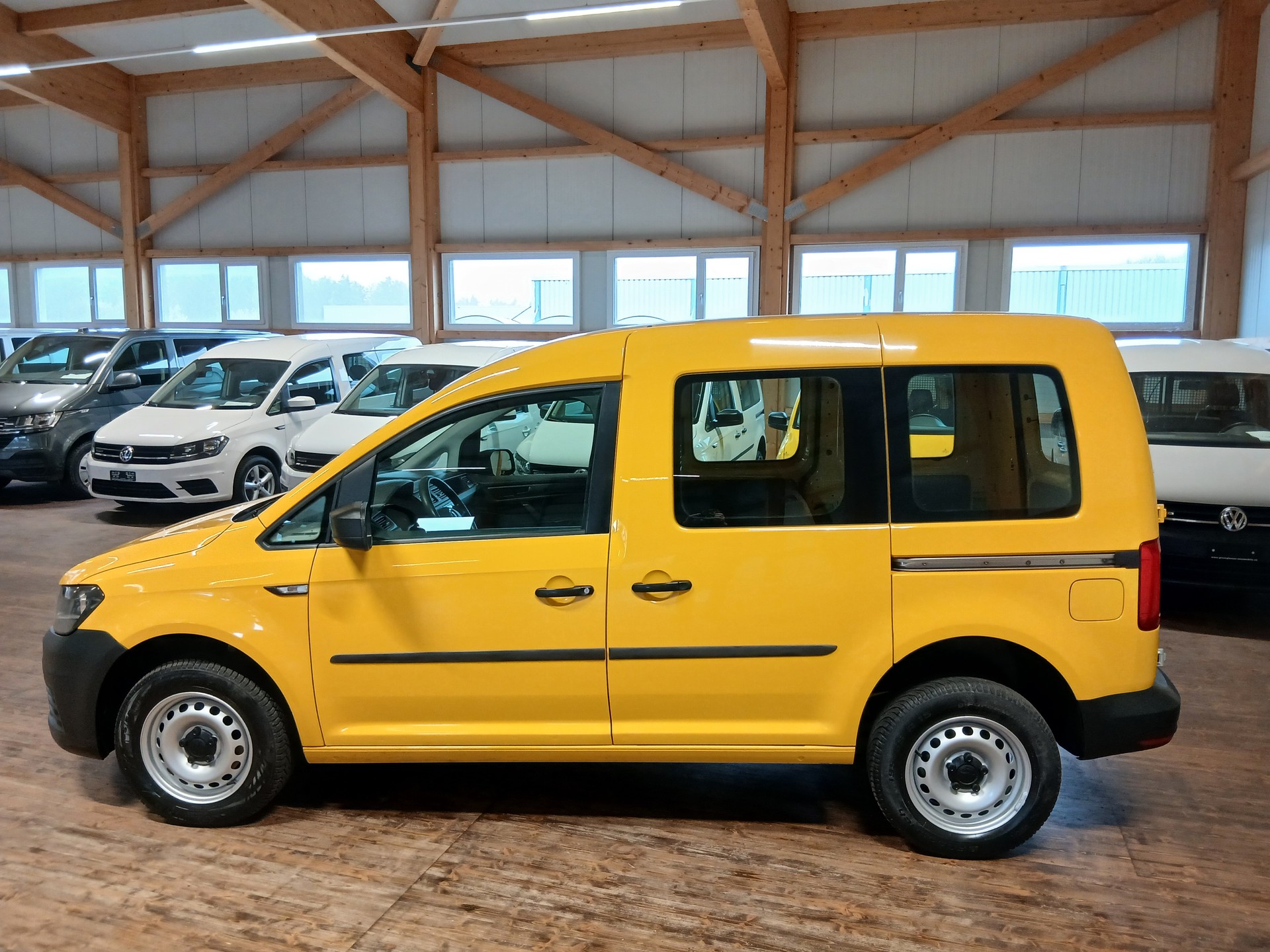 VW Caddy 2.0TDI 4Motion BlueMotion Technology-image-7