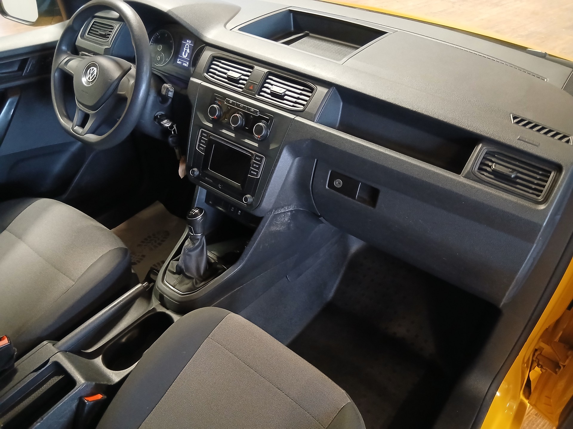 VW Caddy 2.0TDI 4Motion BlueMotion Technology-image-11