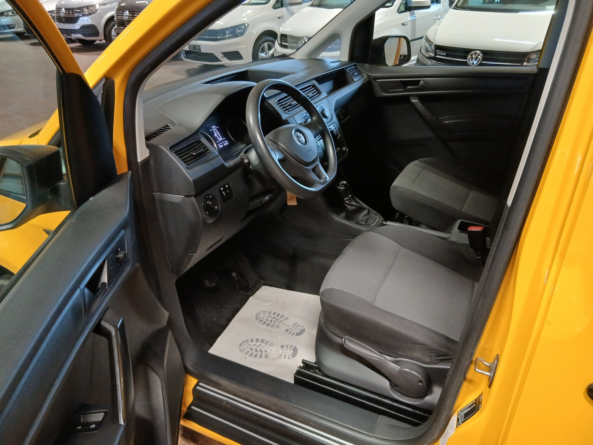 VW Caddy 2.0TDI 4Motion BlueMotion Technology-image-8