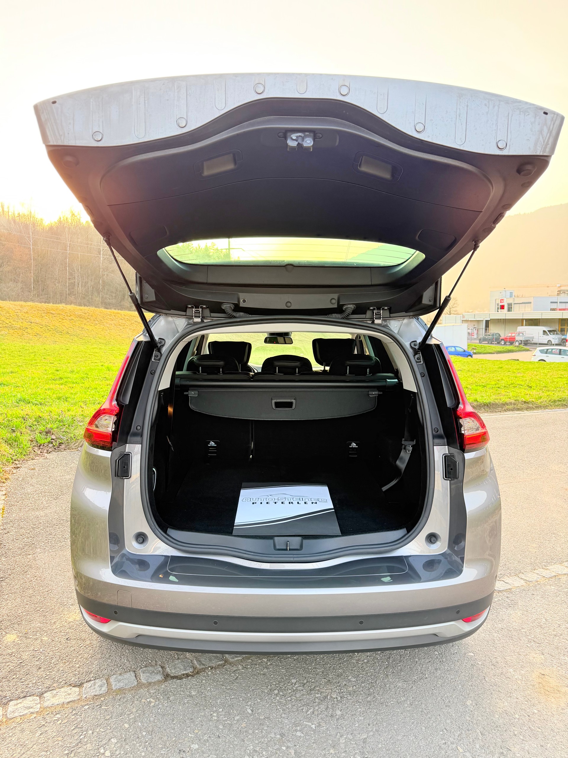RENAULT GRAND SCENIC 1.3 16V "BLACK EDITION" EDC AUTOMAT MIT 7 SITZE. MIT 44`000 KM. AB MFK AB SERVICE. MIT LEDER. CHF 22`900.--image-28