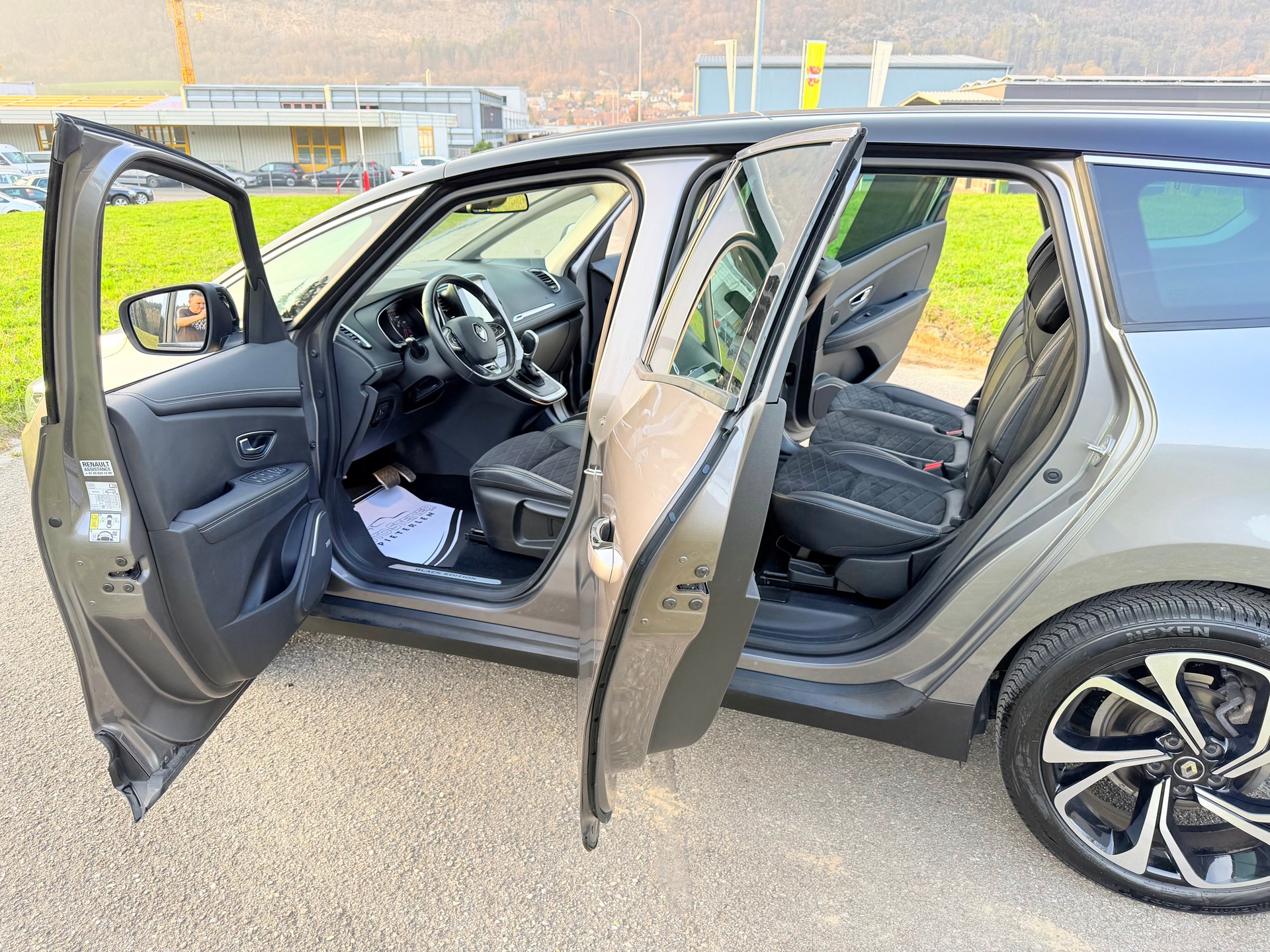 RENAULT GRAND SCENIC 1.3 16V "BLACK EDITION" EDC AUTOMAT MIT 7 SITZE. MIT 44`000 KM. AB MFK AB SERVICE. MIT LEDER. CHF 22`900.--image-23