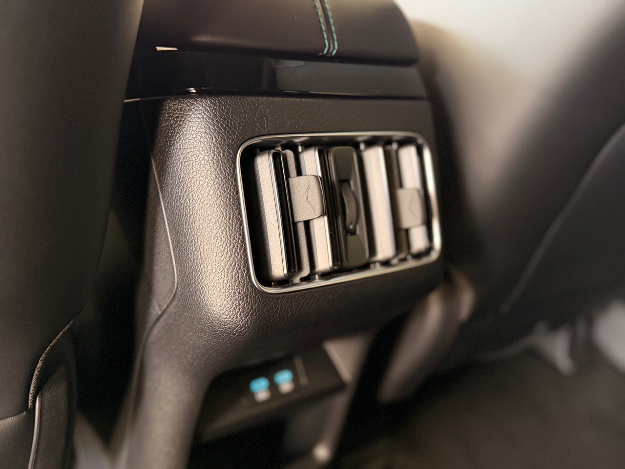 BYD Seal U DM-i Design AWD-image-16