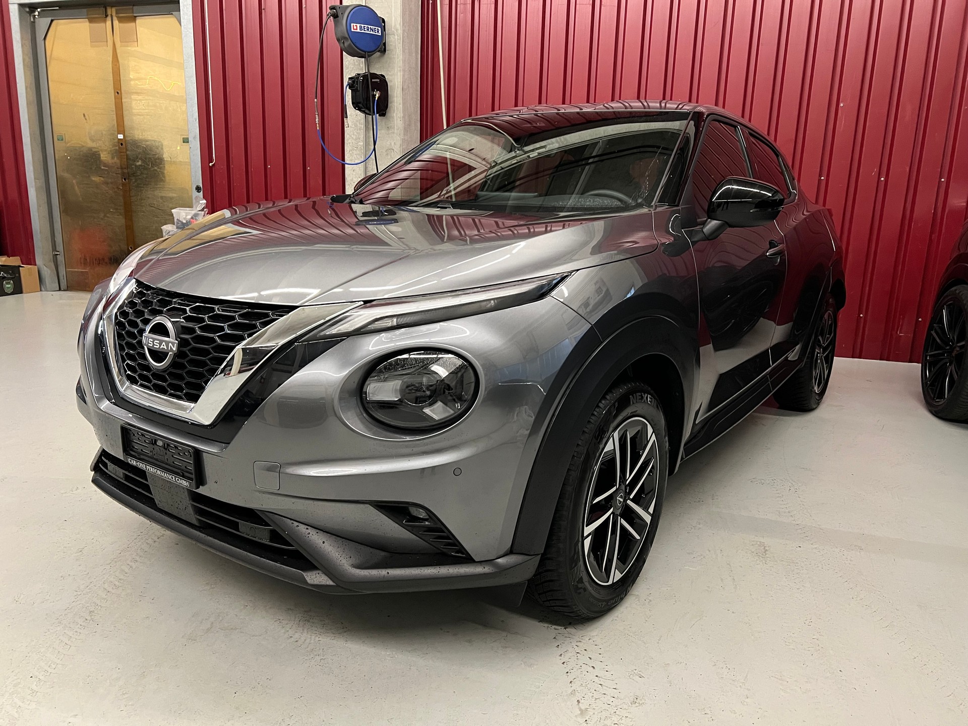 NISSAN Juke 1.0 DIG-T N-Connecta DCT-showroom-element-1