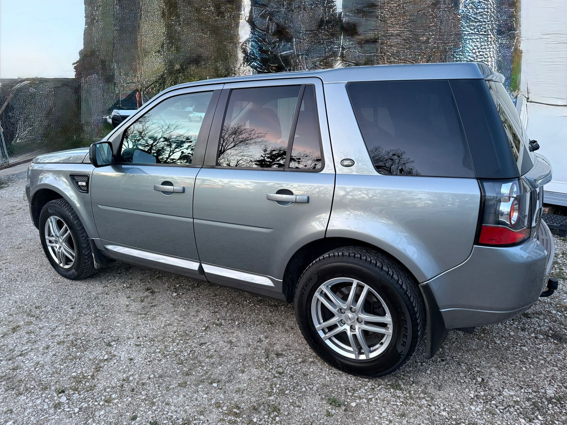 LAND ROVER Freelander 2.0 SE Automatic-image-2