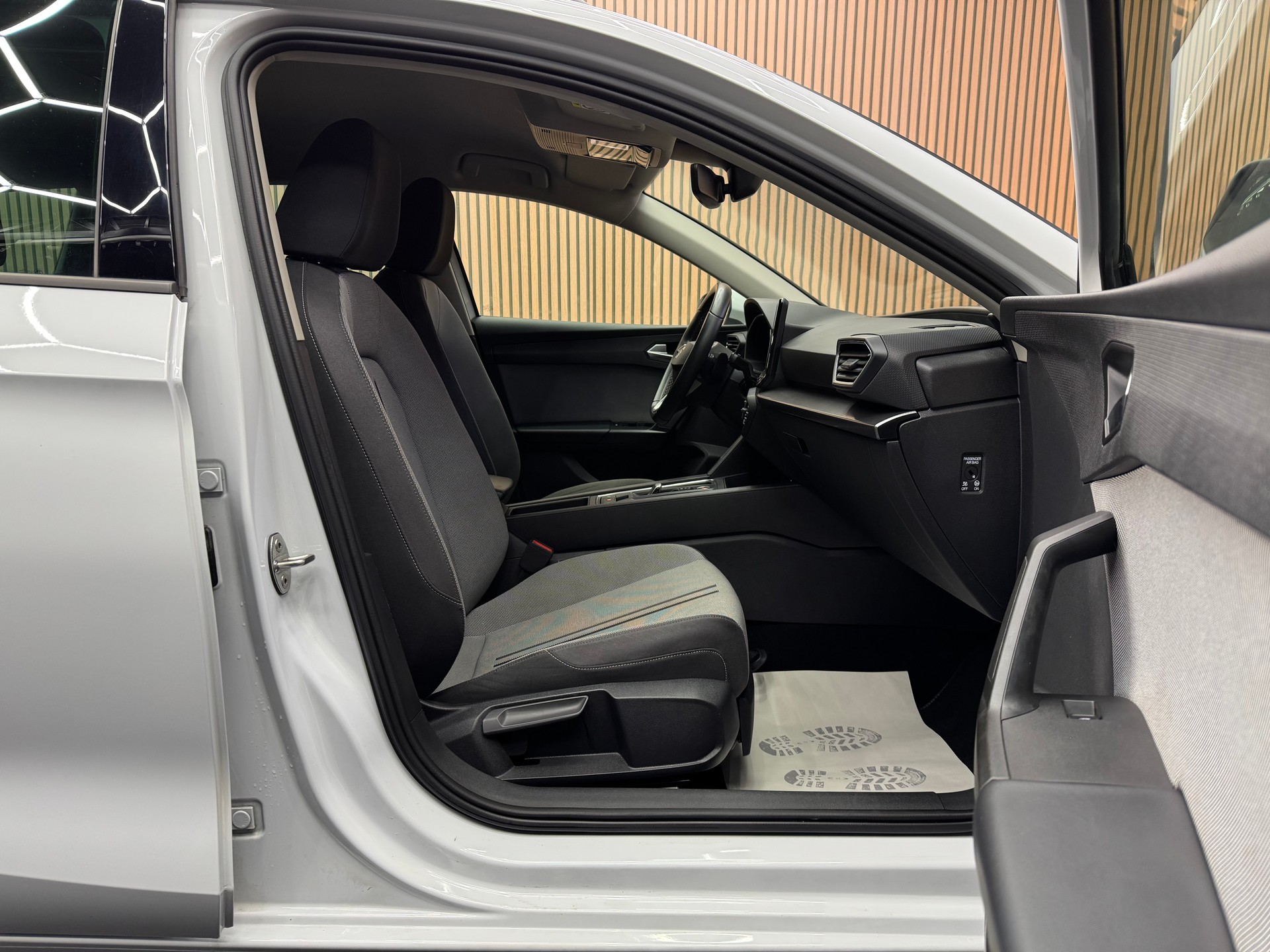SEAT Leon ST 2.0 TDI Style DSG | 1 Jahr Garantie | CH-Fahrzeug | *ab CHF 179.-/ Monat*-image-16