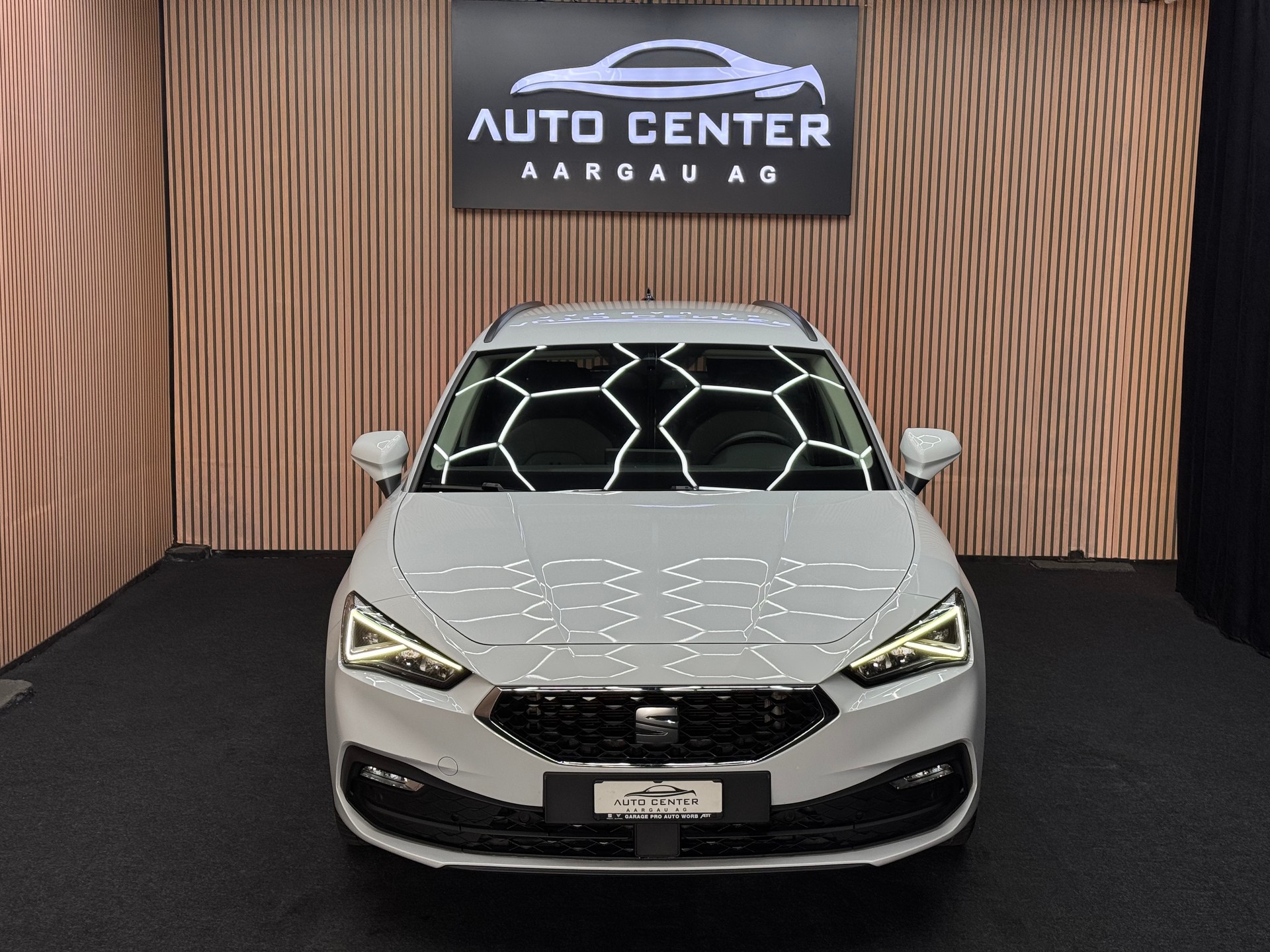 SEAT Leon ST 2.0 TDI Style DSG | 1 Jahr Garantie | CH-Fahrzeug | *ab CHF 179.-/ Monat*-showroom-element-1