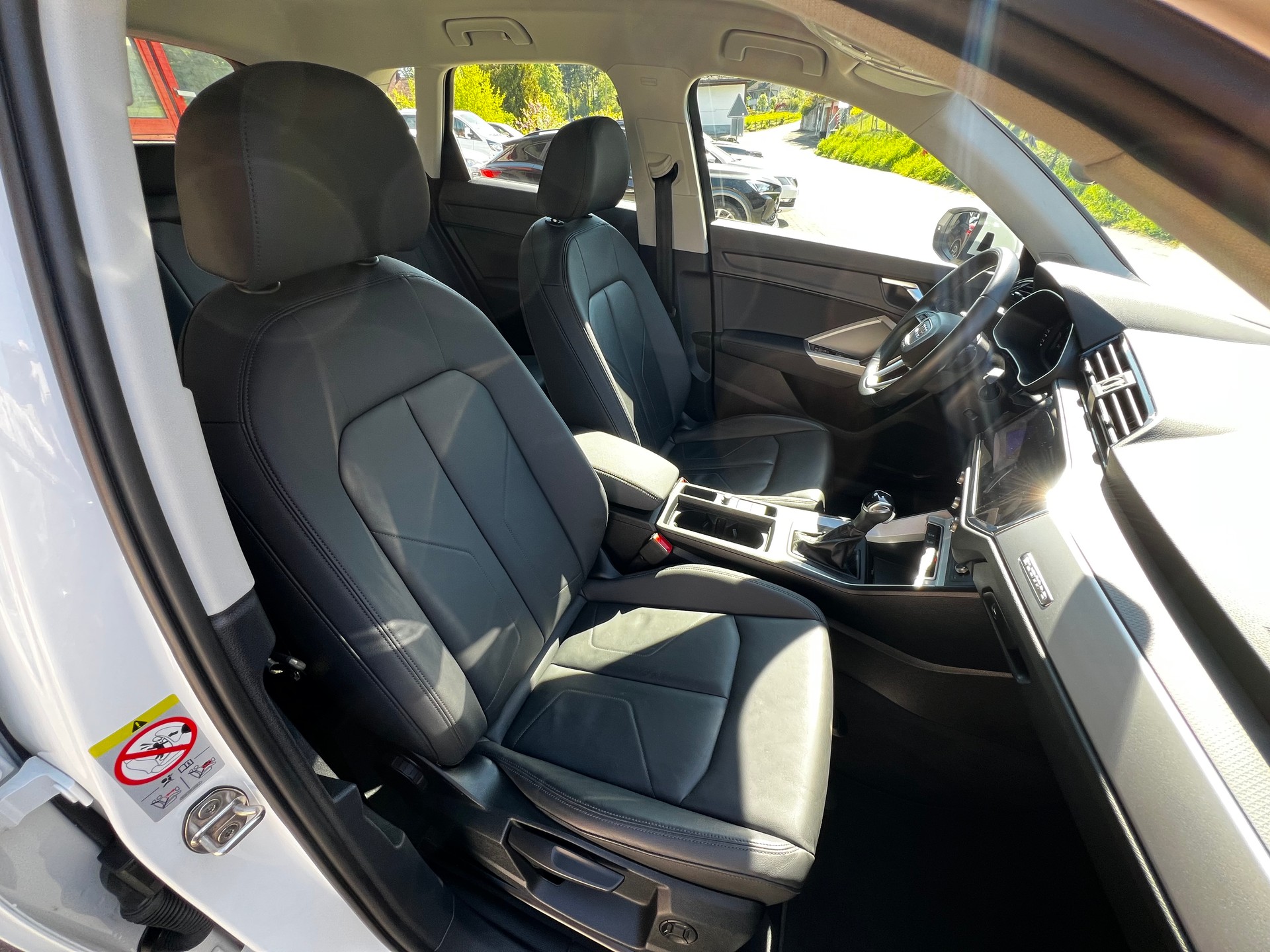 AUDI Q3 40 TDI advanced quattro S-tronic-image-8