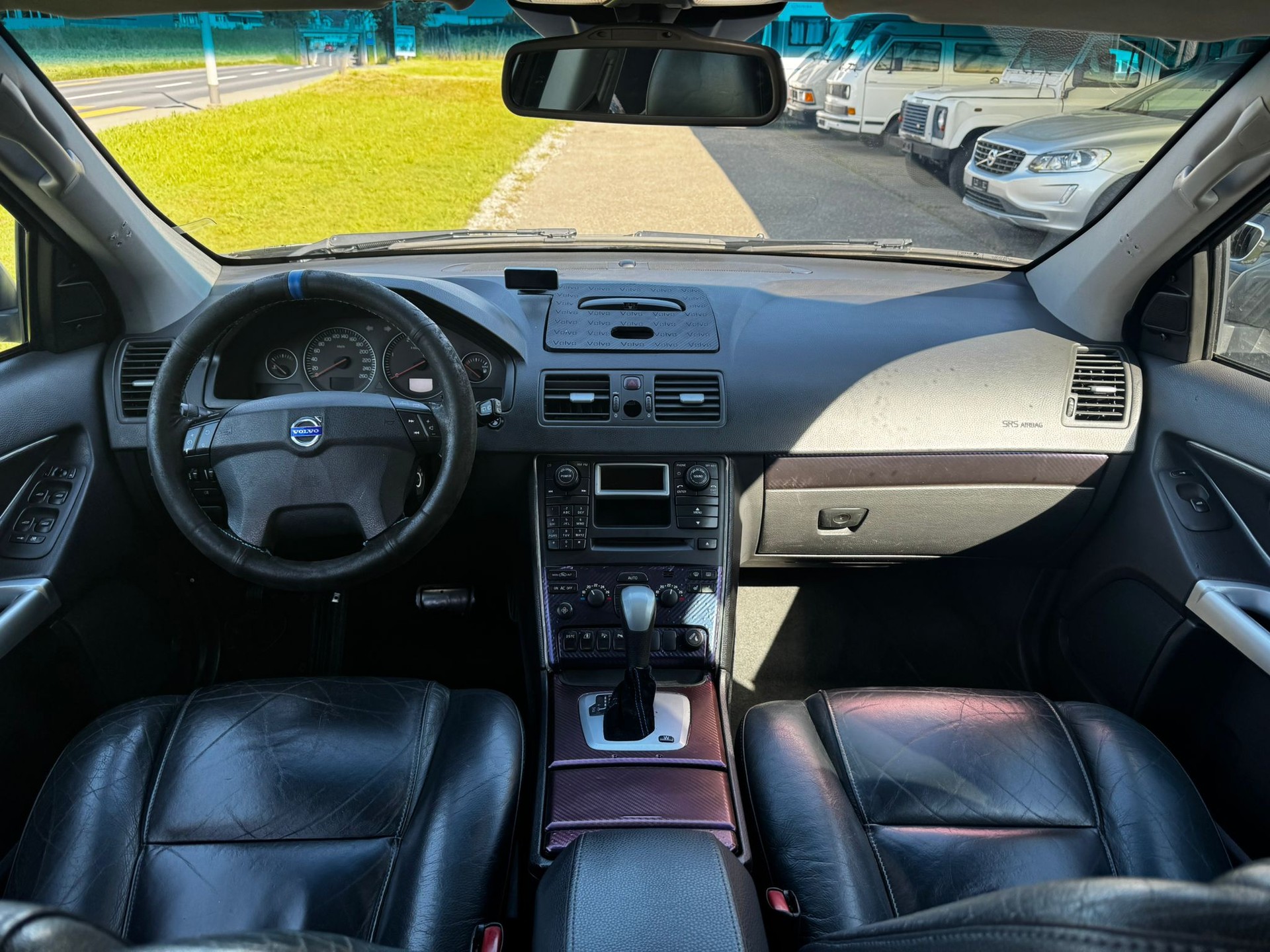 VOLVO XC90 D5 AWD Momentum-image-9