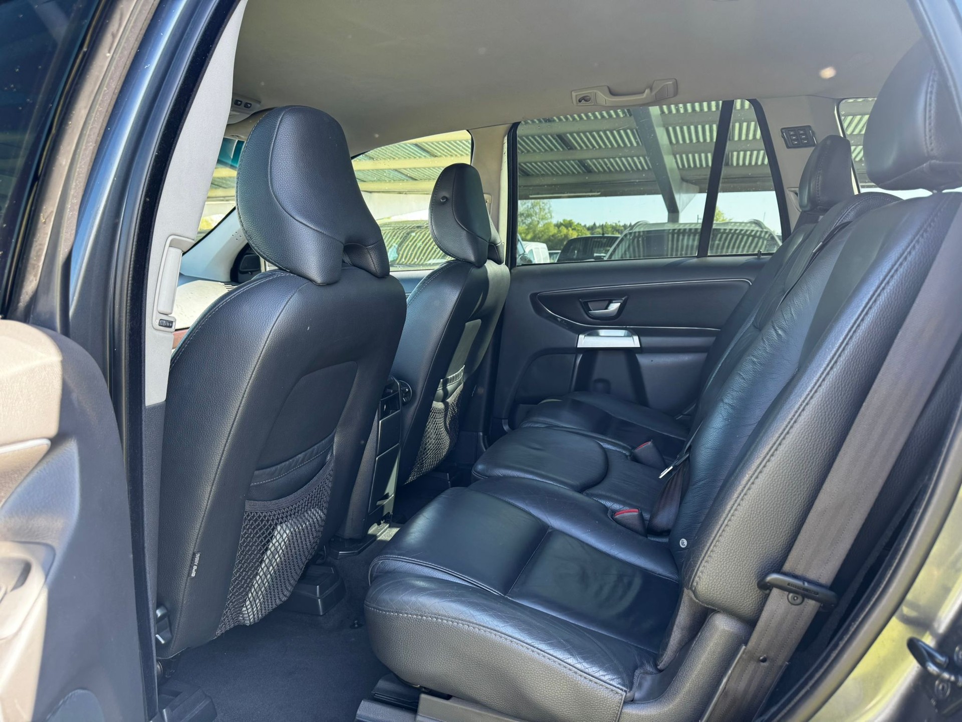 VOLVO XC90 D5 AWD Momentum-image-10