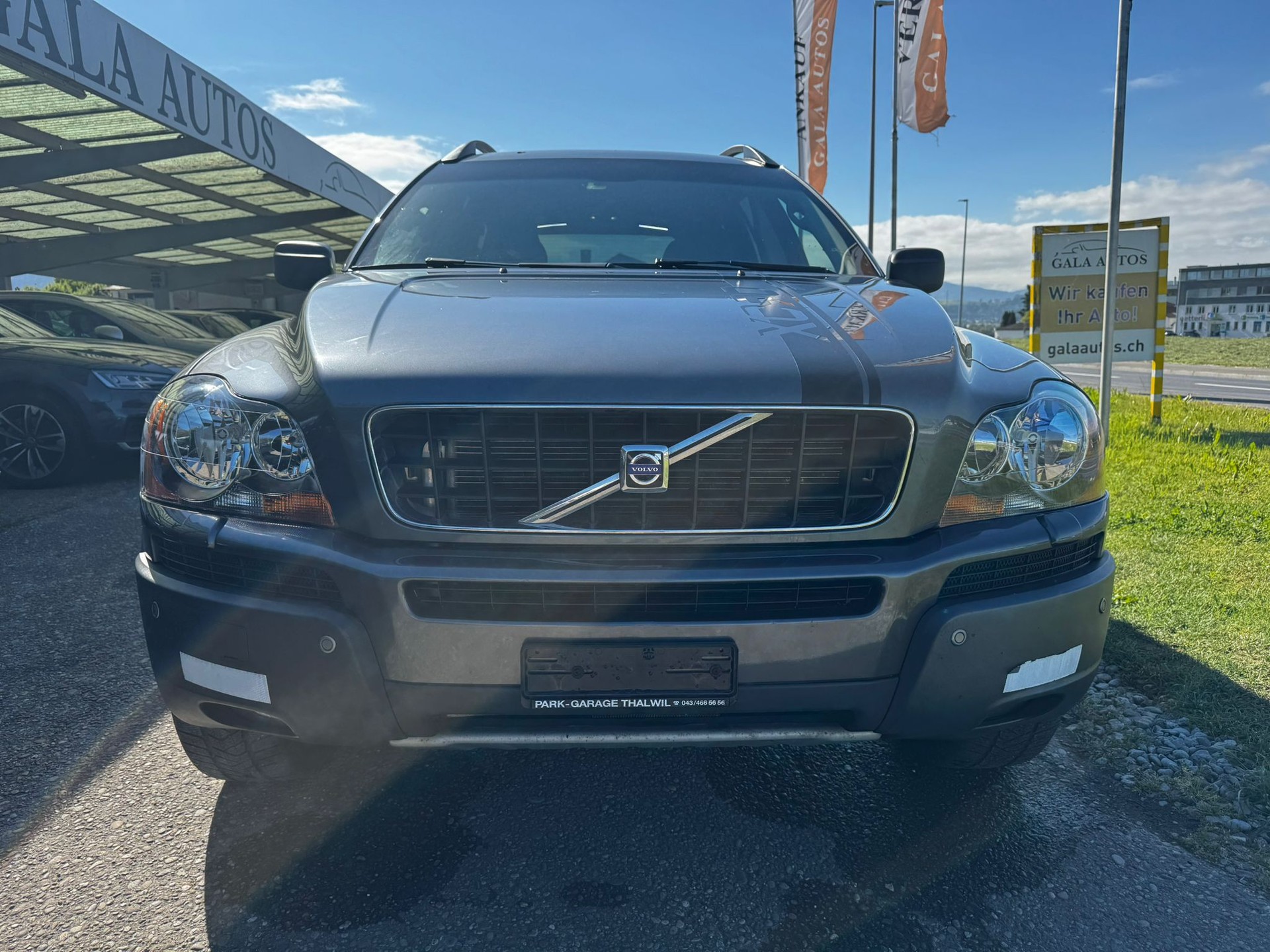 VOLVO XC90 D5 AWD Momentum-image-1