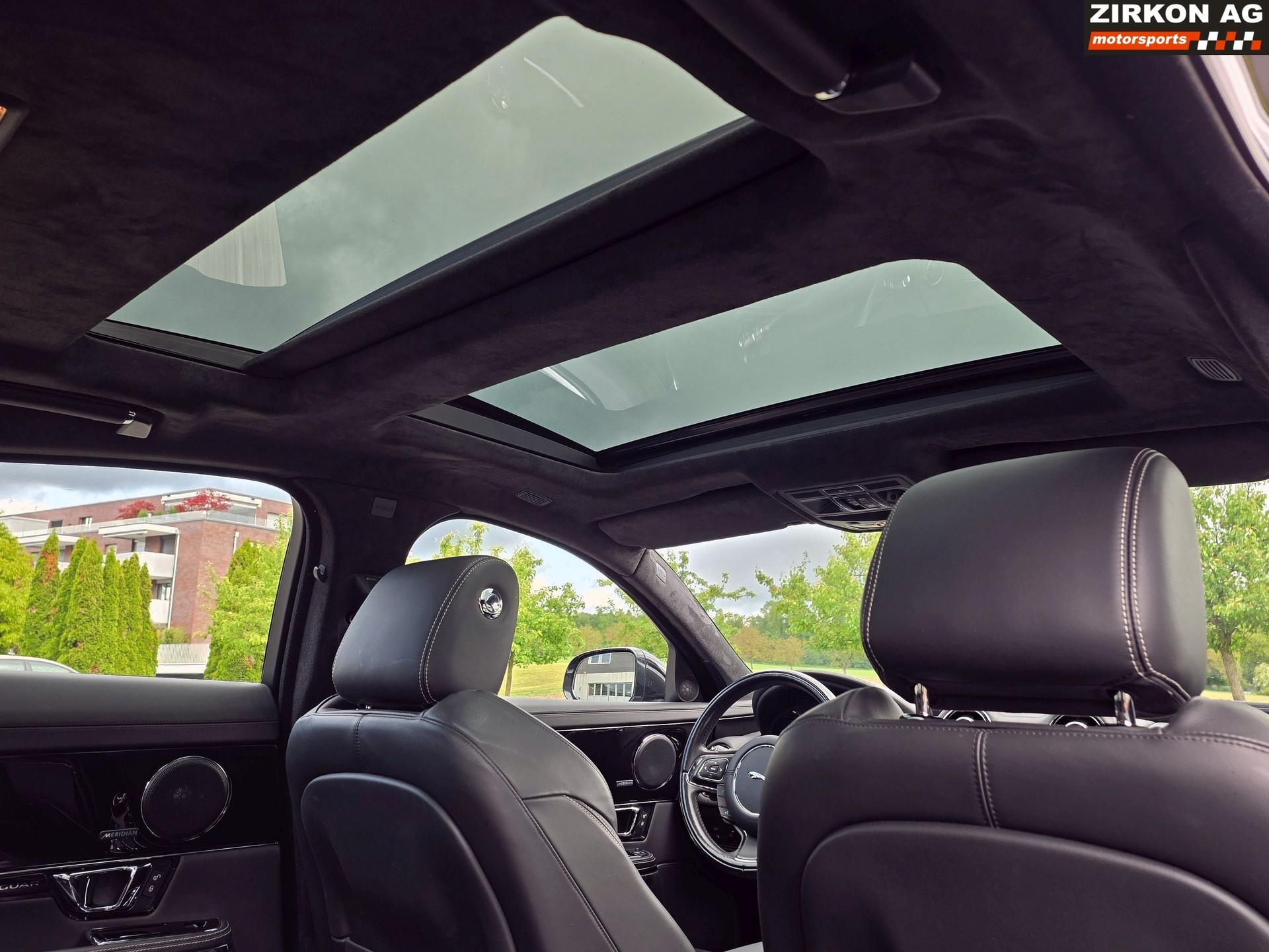 JAGUAR XJ 3.0 S/C Portfolio AWD-image-23