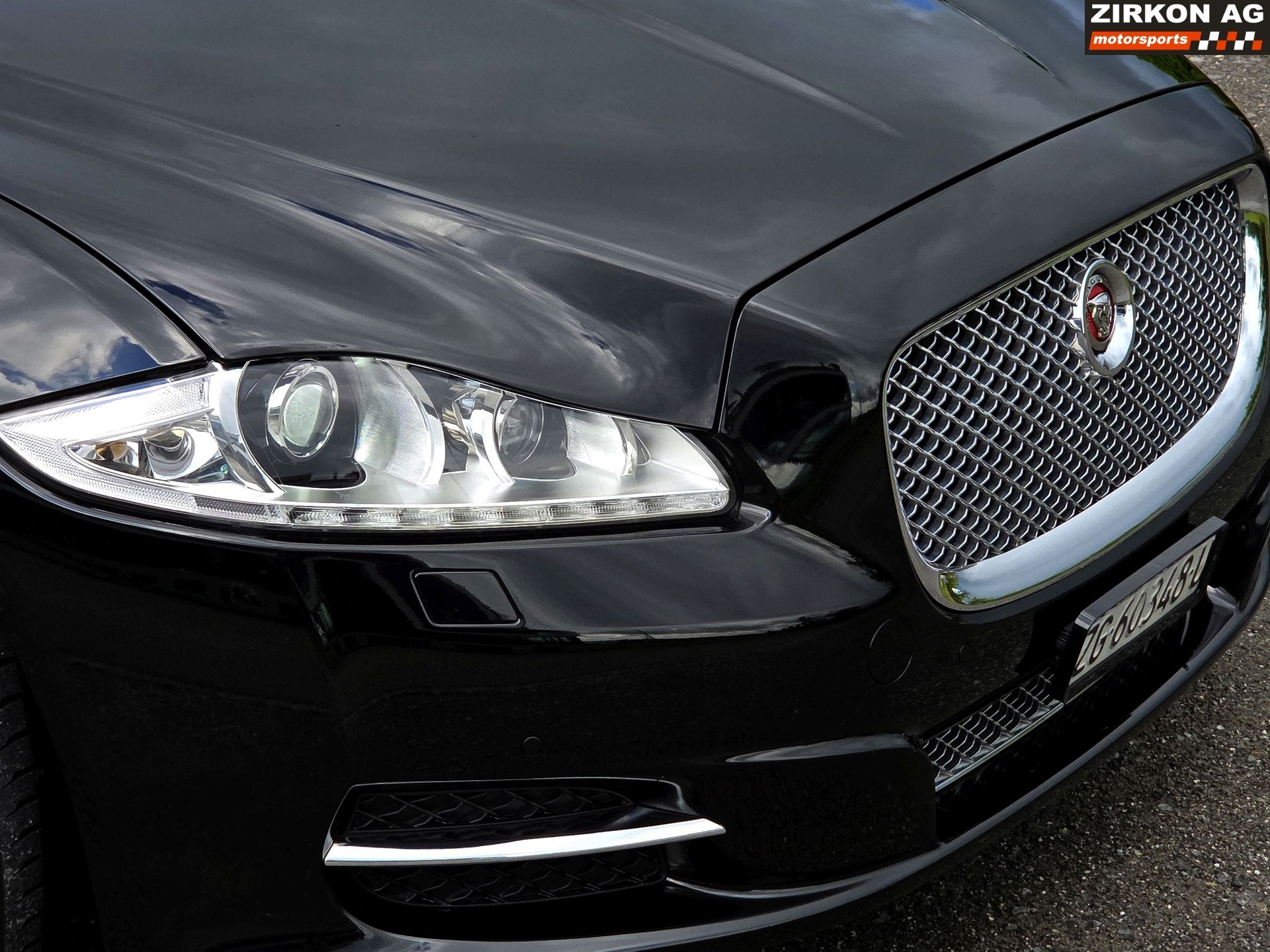 JAGUAR XJ 3.0 S/C Portfolio AWD-image-15
