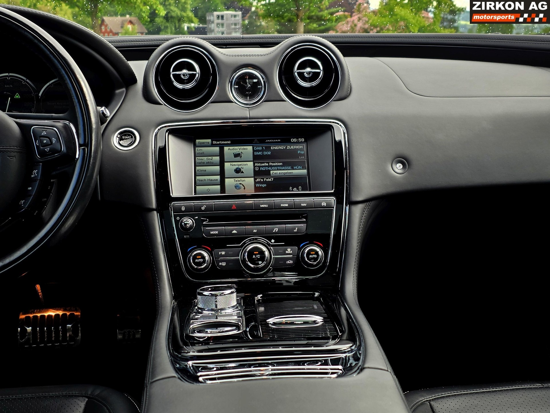 JAGUAR XJ 3.0 S/C Portfolio AWD-image-25