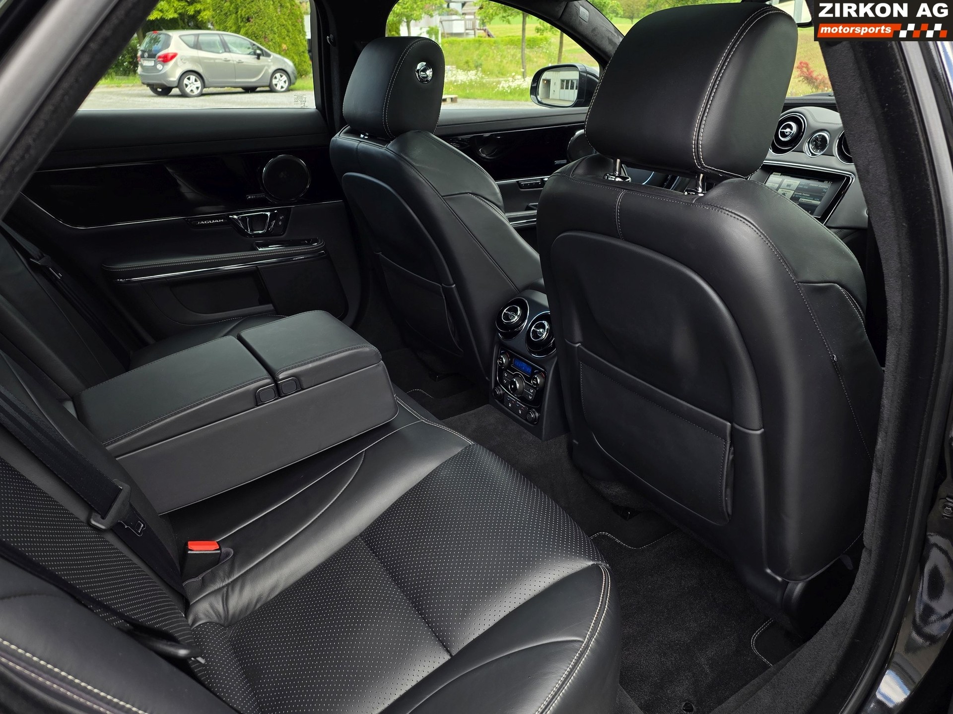 JAGUAR XJ 3.0 S/C Portfolio AWD-image-20