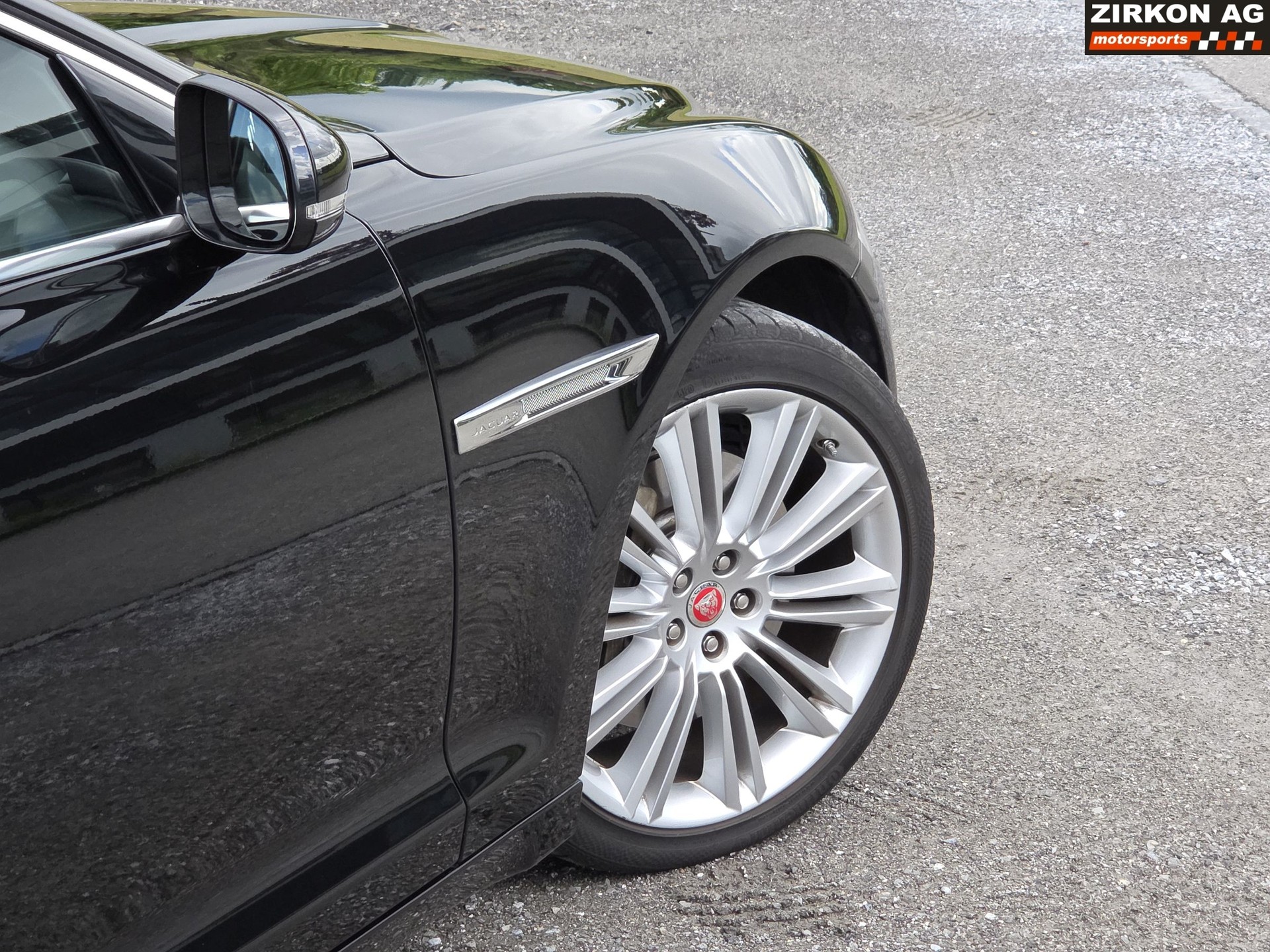 JAGUAR XJ 3.0 S/C Portfolio AWD-image-14