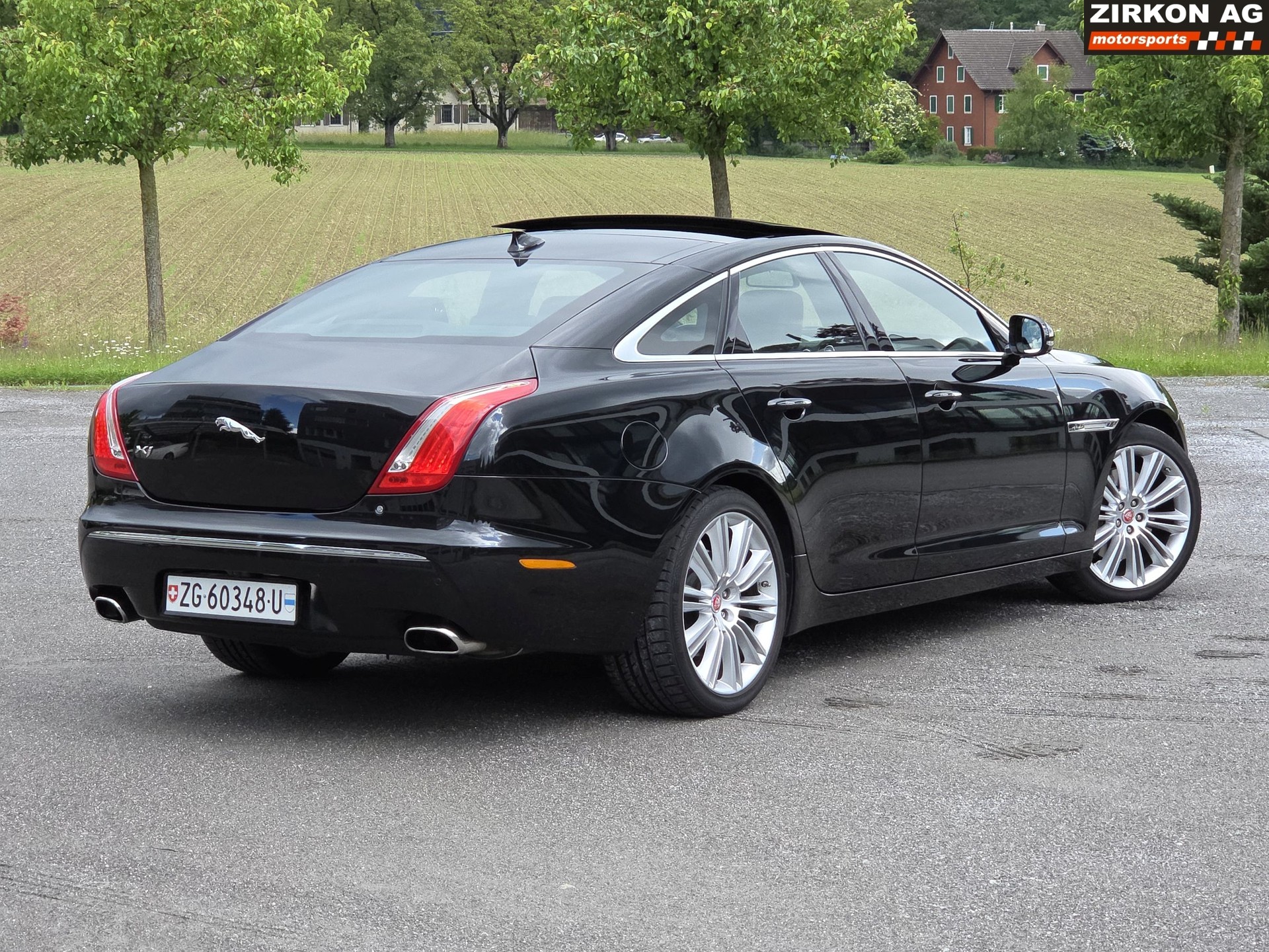 JAGUAR XJ 3.0 S/C Portfolio AWD-image-11