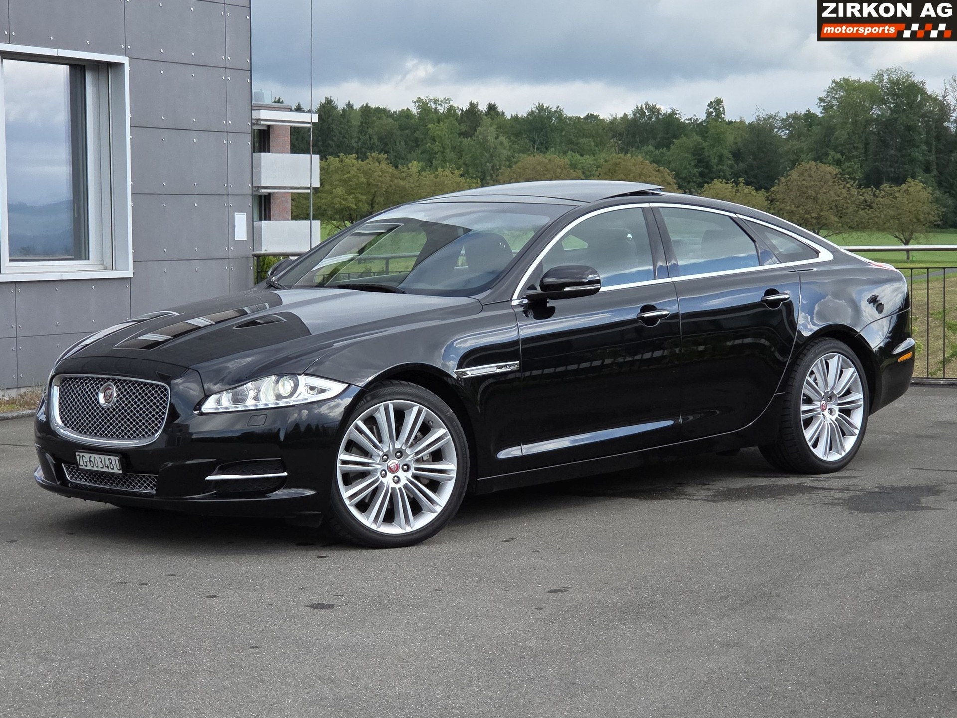 JAGUAR XJ 3.0 S/C Portfolio AWD-showroom-element-1