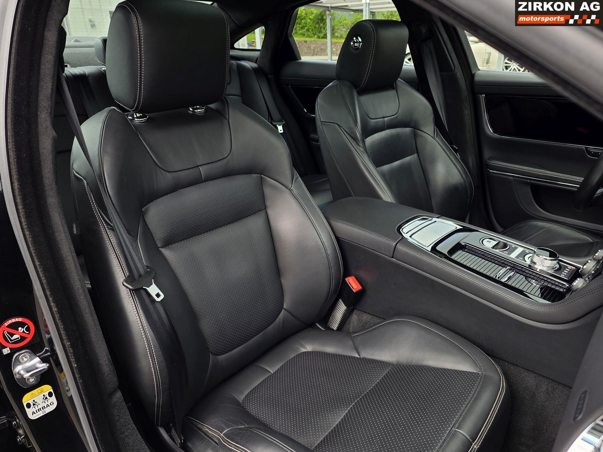 JAGUAR XJ 3.0 S/C Portfolio AWD-image-19