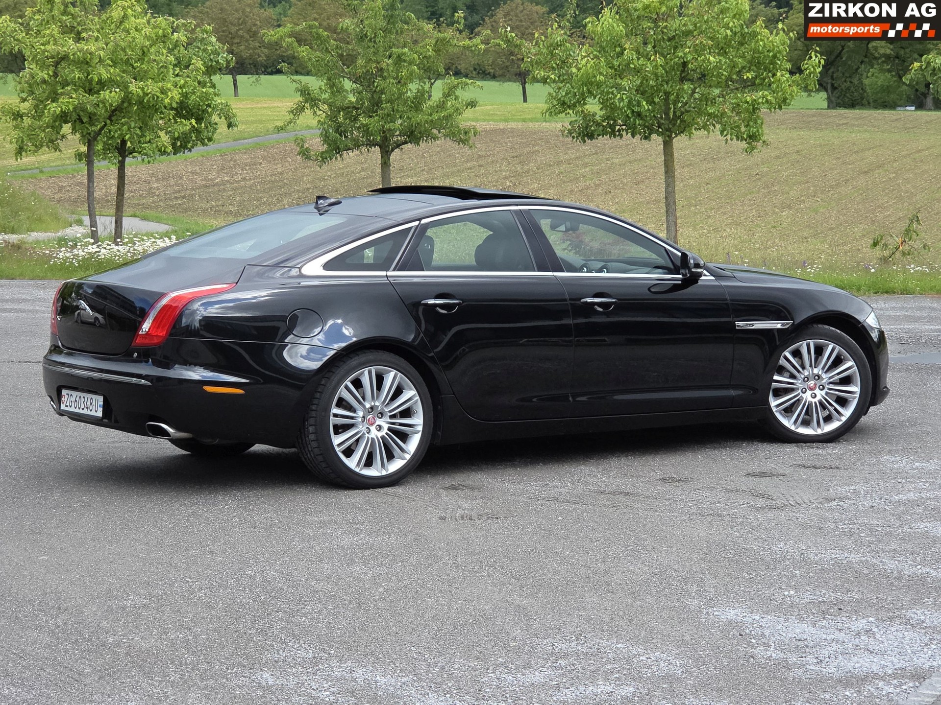 JAGUAR XJ 3.0 S/C Portfolio AWD-image-13