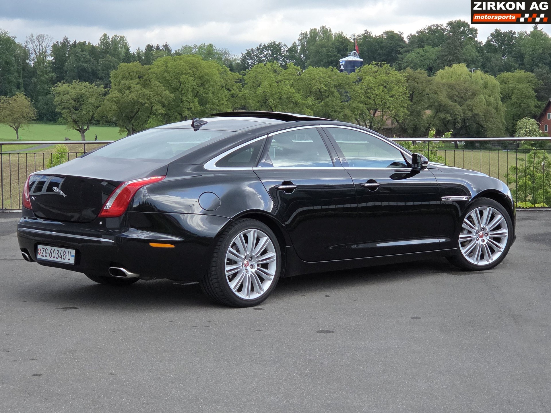 JAGUAR XJ 3.0 S/C Portfolio AWD-image-4