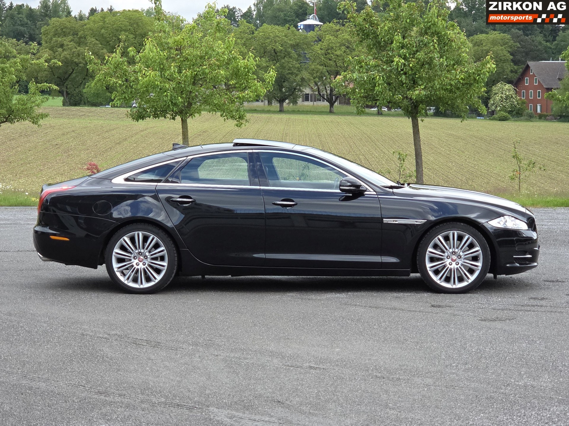 JAGUAR XJ 3.0 S/C Portfolio AWD-image-8