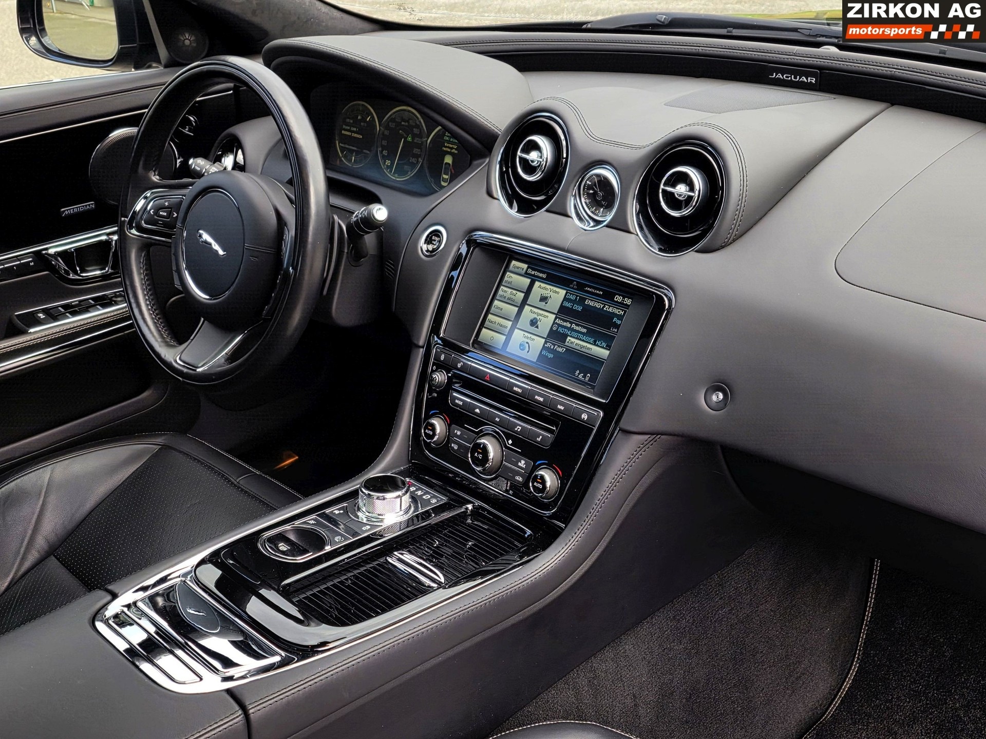 JAGUAR XJ 3.0 S/C Portfolio AWD-image-17