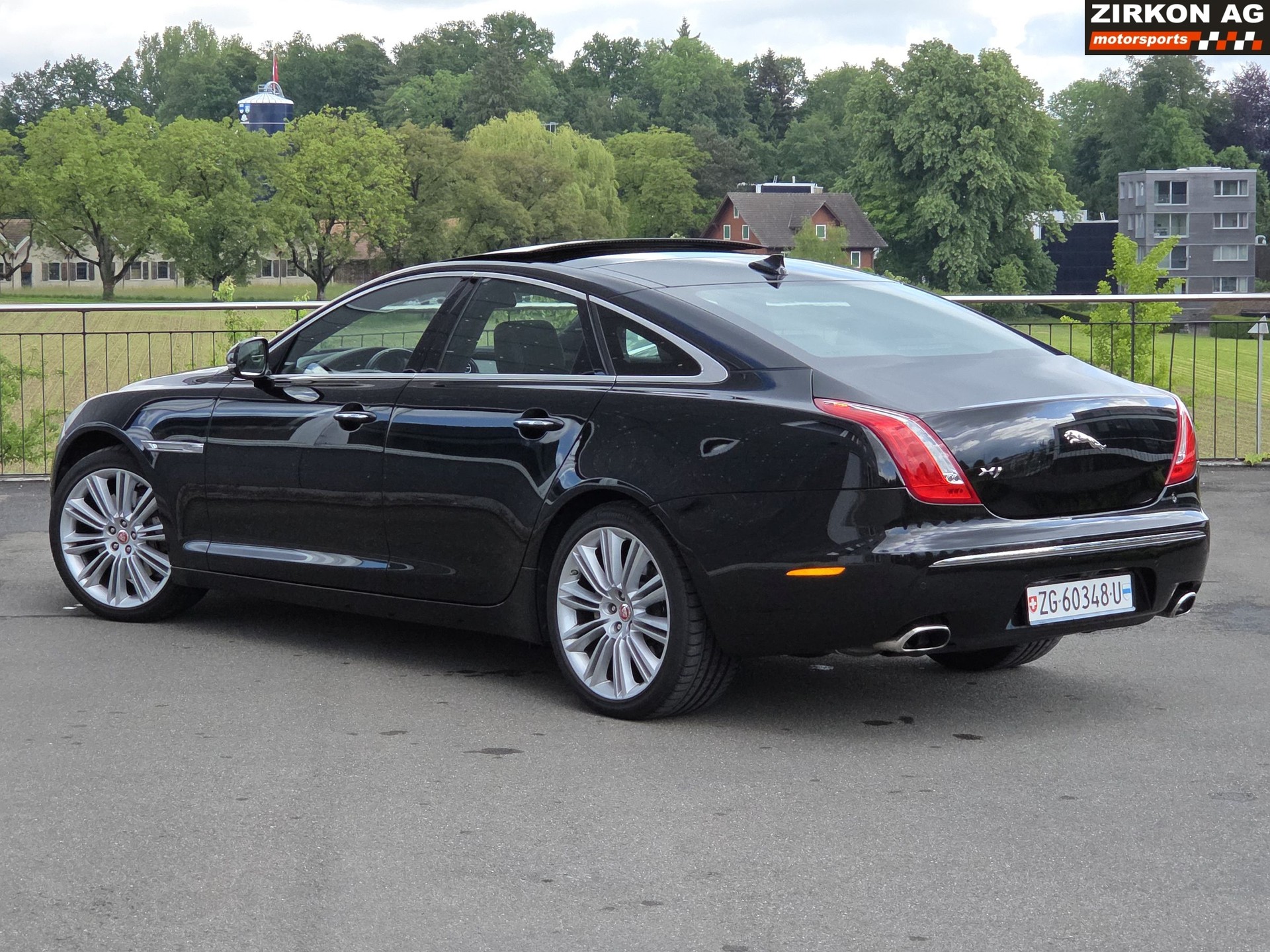 JAGUAR XJ 3.0 S/C Portfolio AWD-showroom-element-2